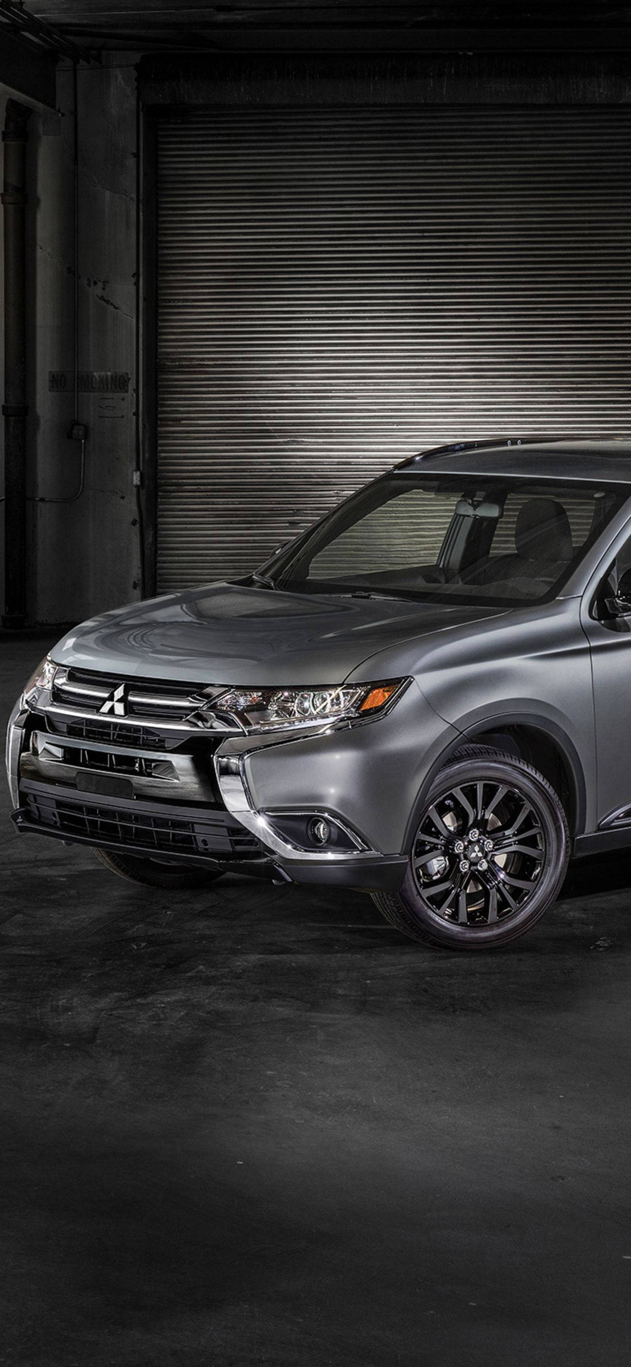 Mașină Mitsubishi Outlander gri metalizat Fundal