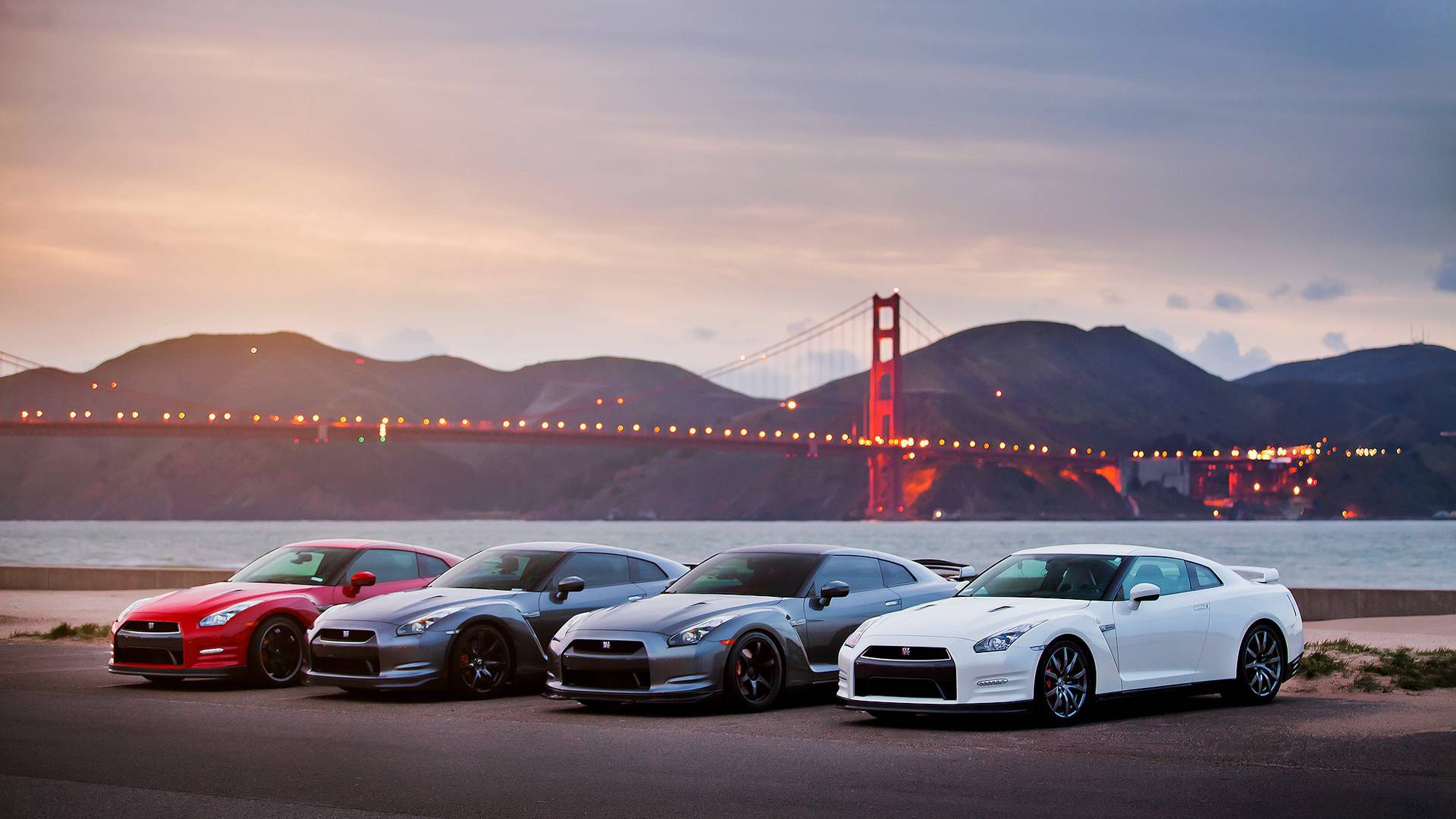 Mașini Nissan GTR Parcate Lângă Mare Fundal