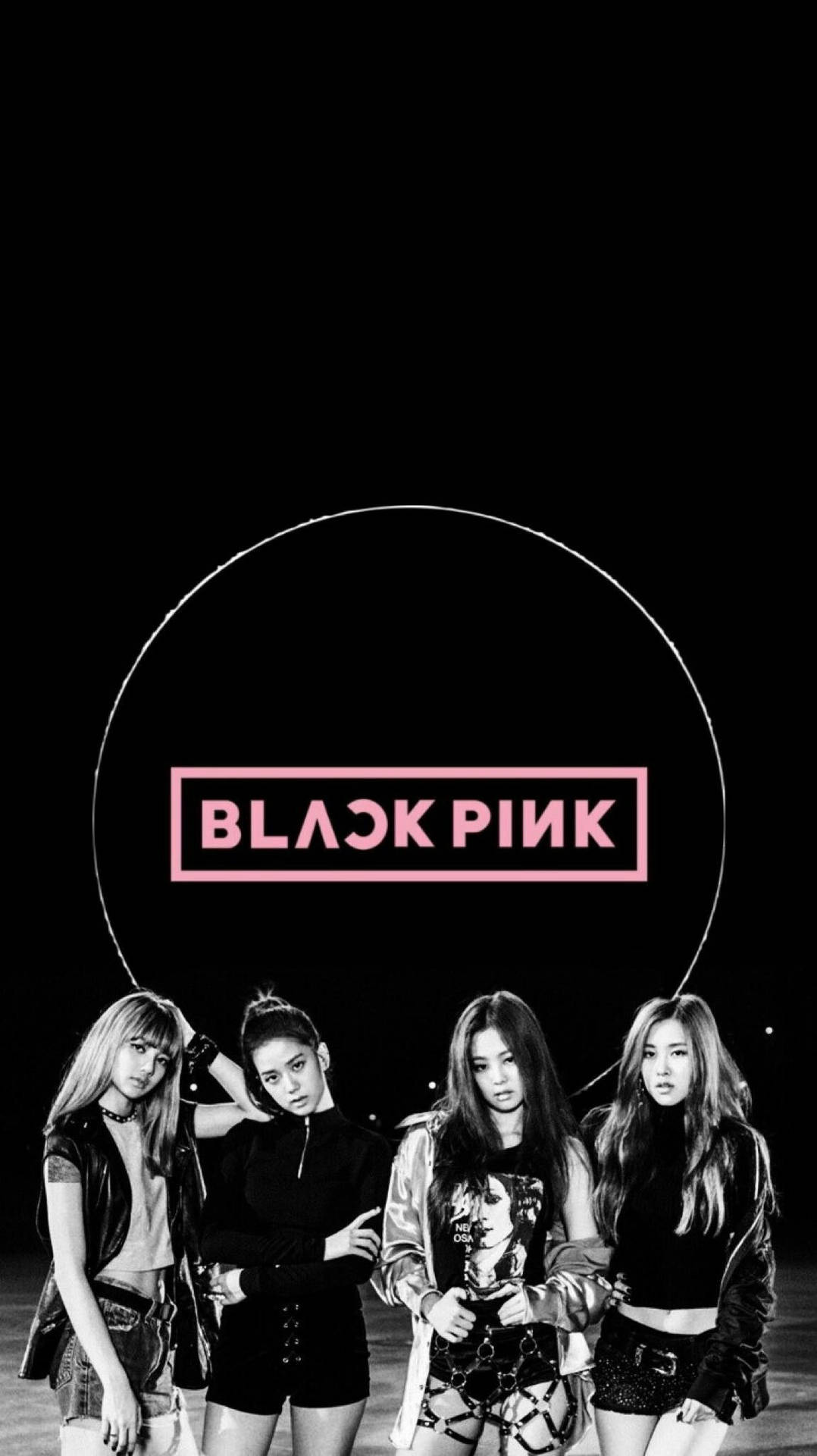 Wallpaper Blackpink cu membrii pe fundal negru și logo în inel de lumină — Blackpink Fundal