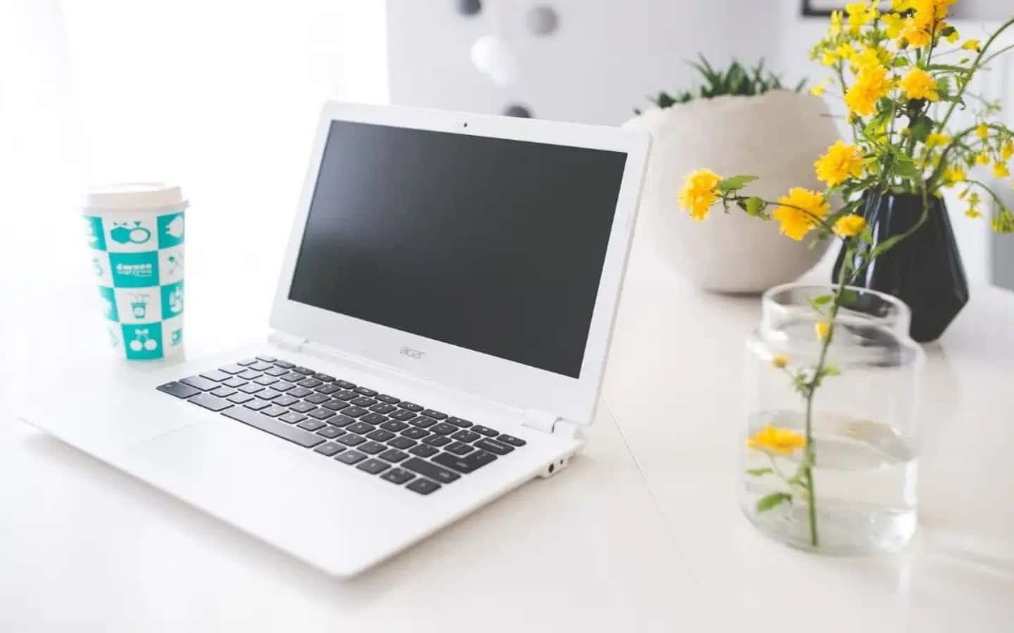 Menține-ți munca productivă și organizată cu un Chromebook Fundal