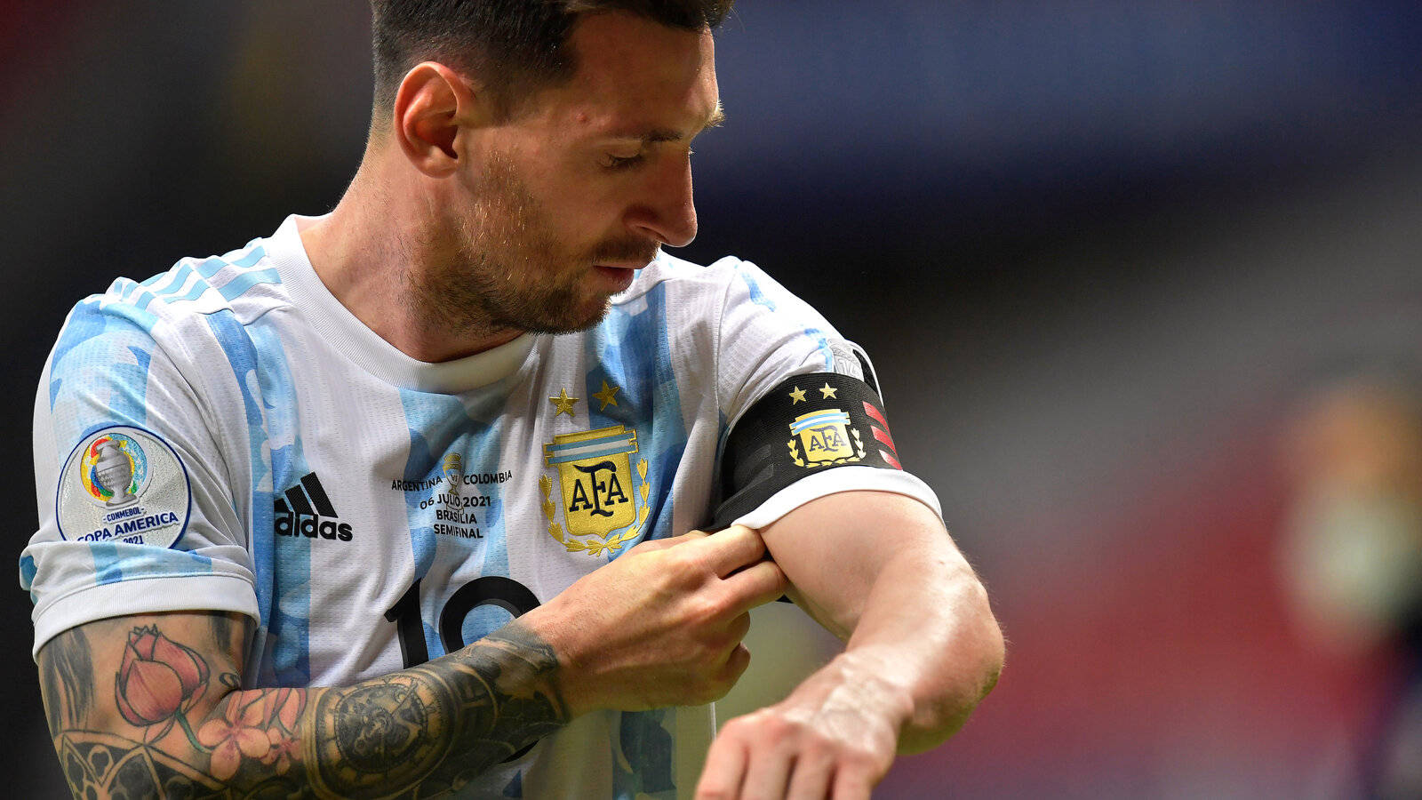 Messi 2021 Bandă de Căpitan Fundal