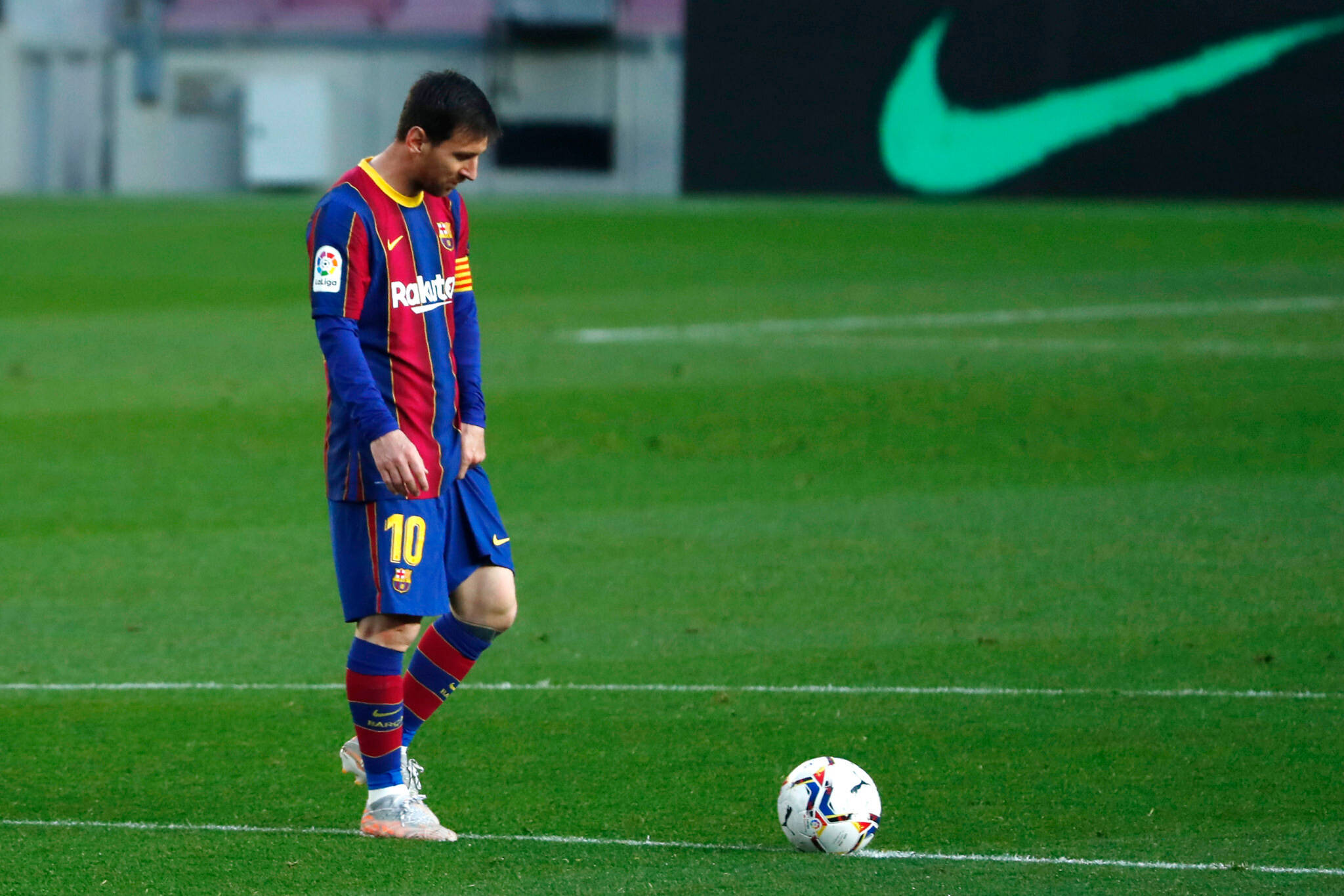 Messi 2021 Logo Nike Fundal