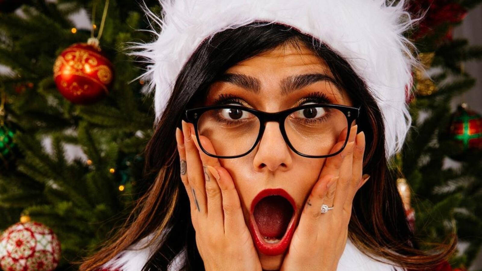 Mia Khalifa surprinsă în fotografie Fundal