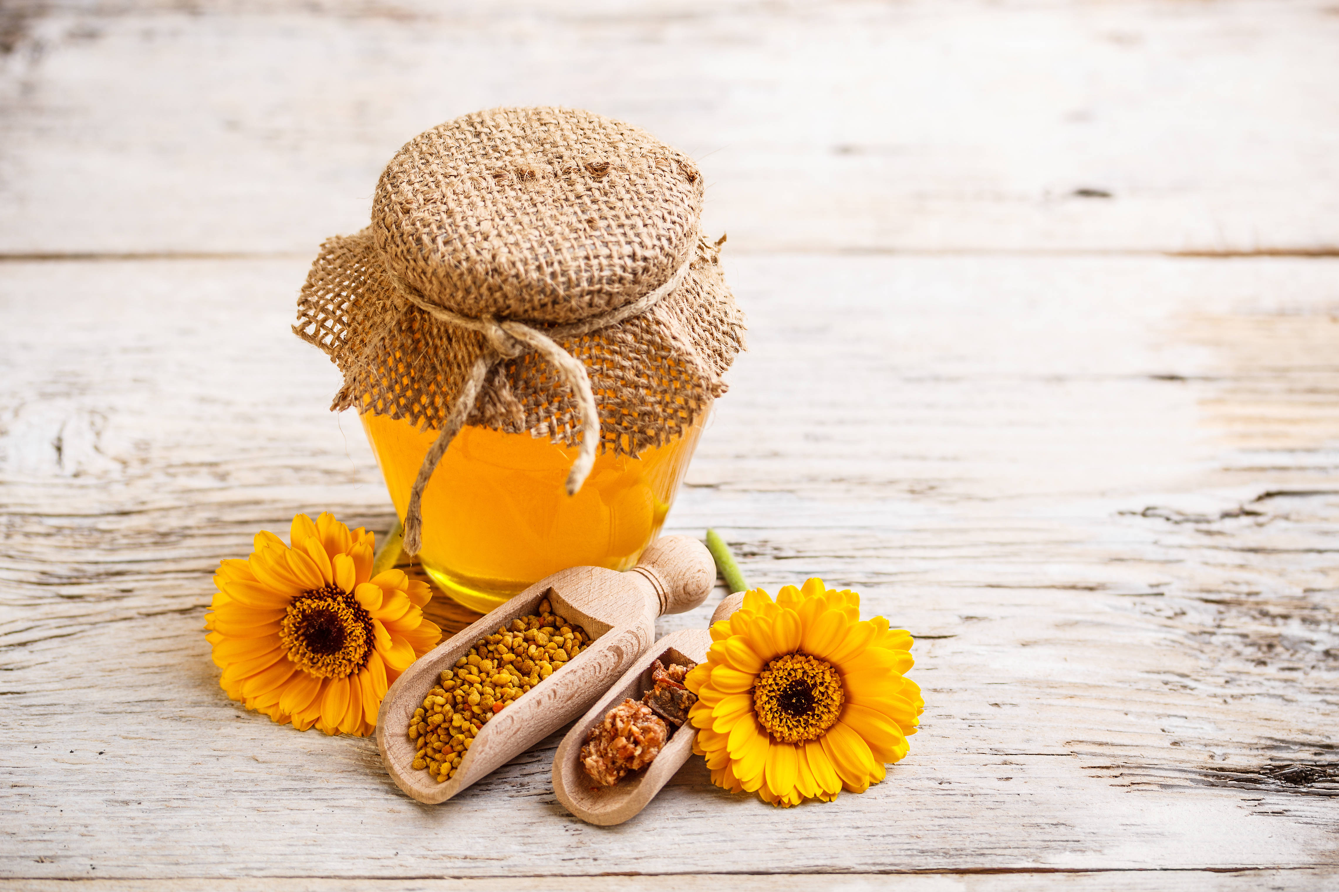 Miere și propolis pe o masă Fundal