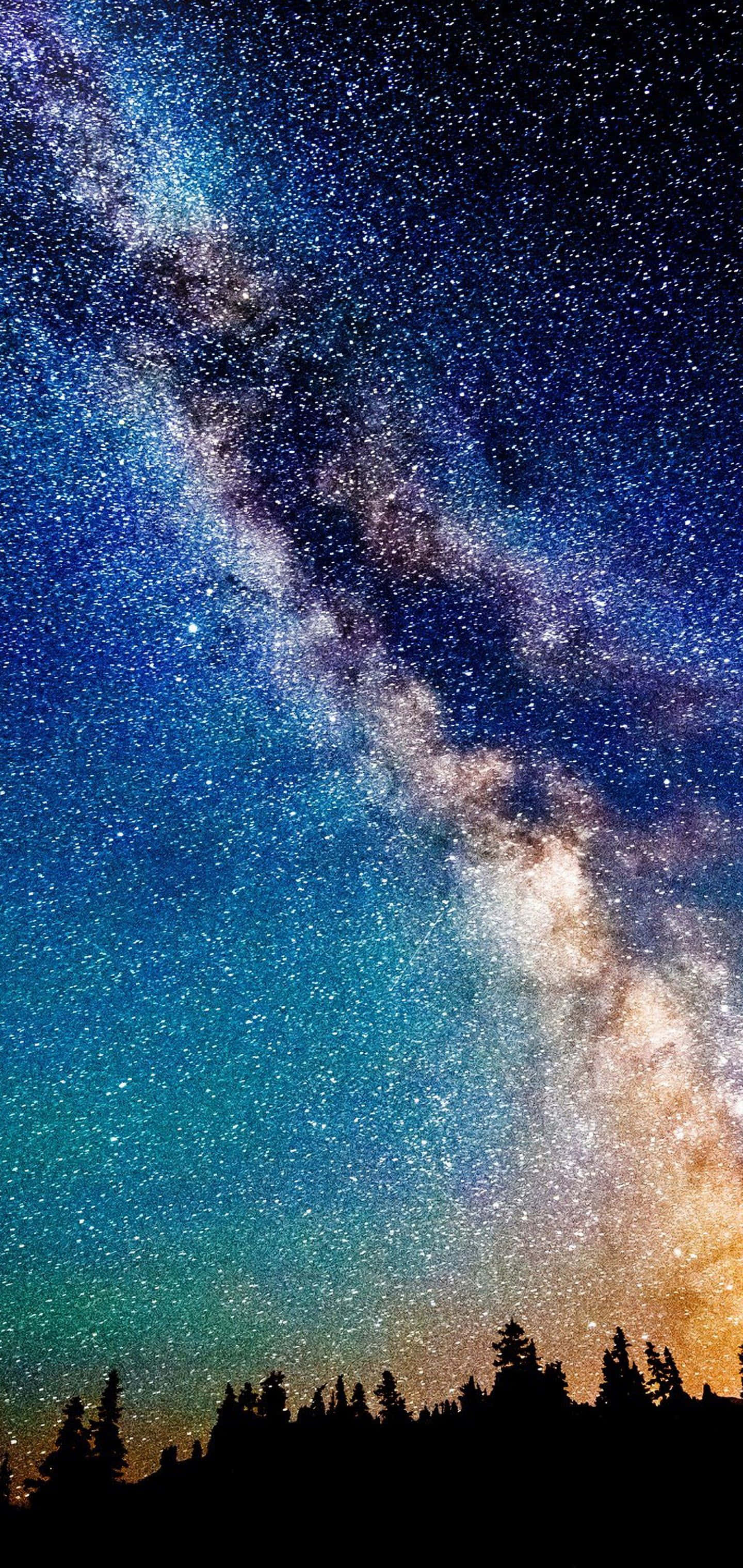 Minunează-te de abisul nesfârșit al Galaxy Sky Fundal