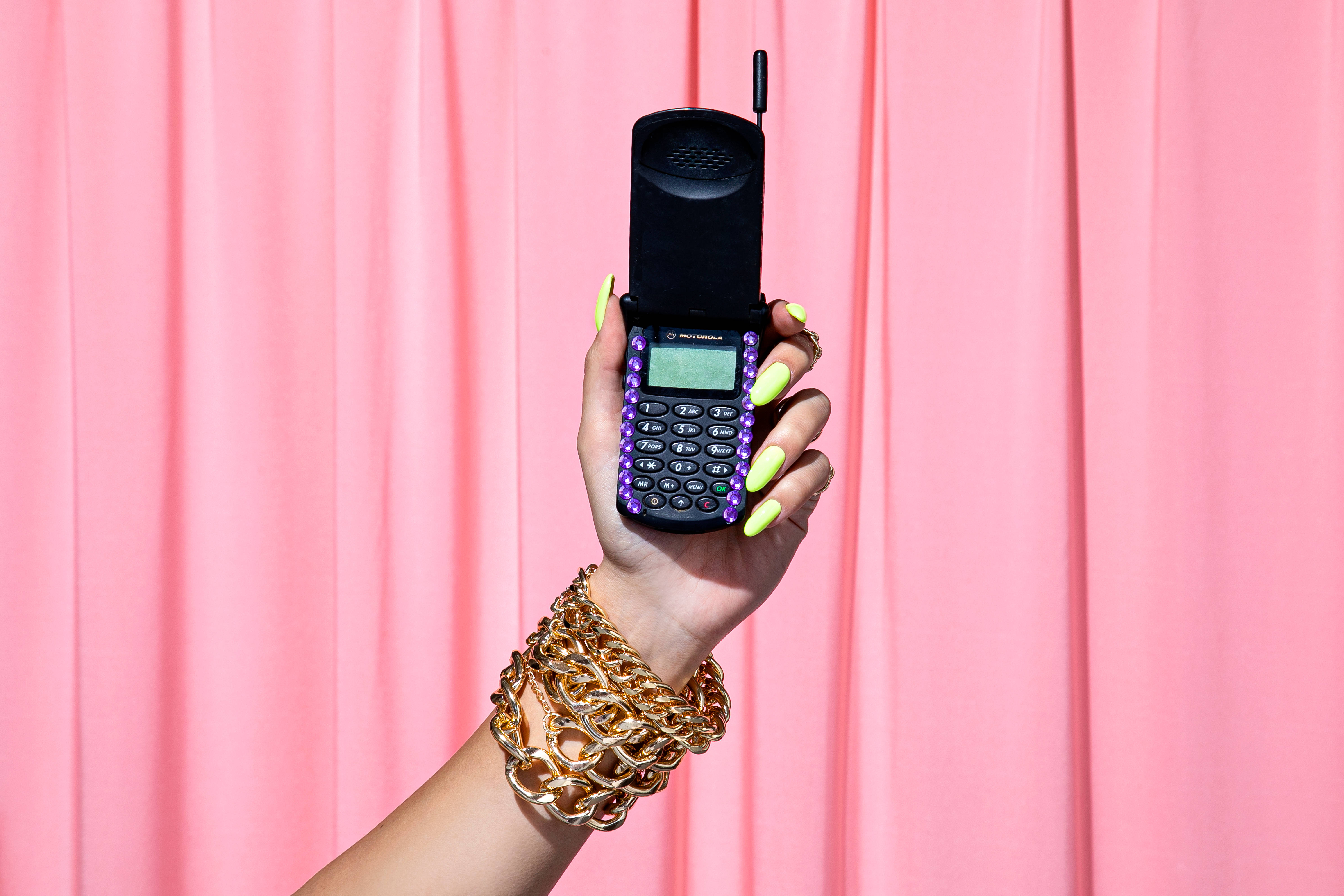 Motorola StarTAC Violet Fundal