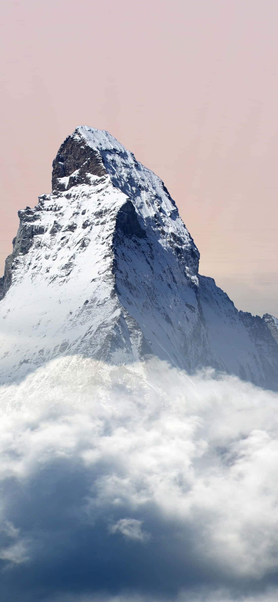 Matterhorn deasupra norilor Fundal