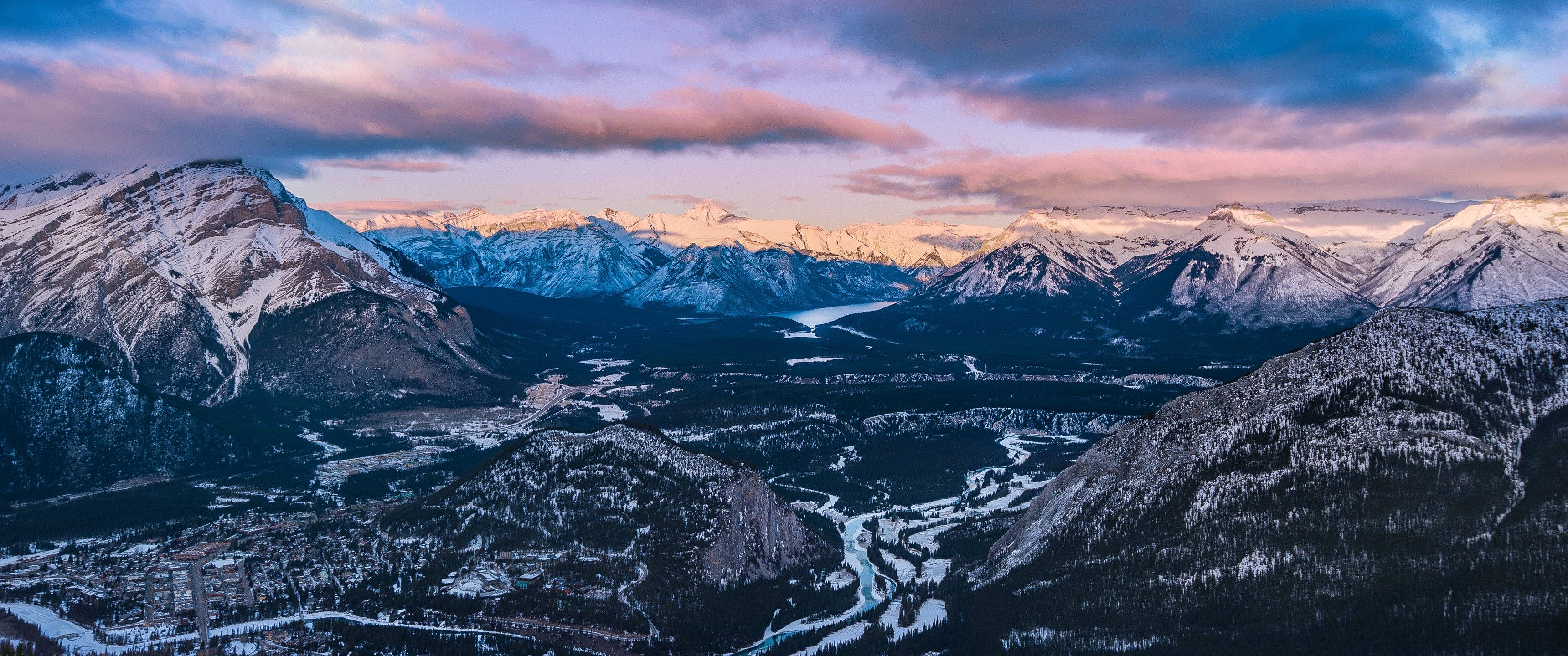 Munții Rocky impresionanti în Alberta Fundal