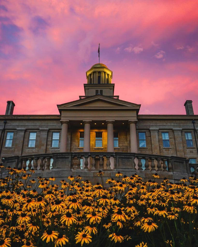 Muzeul Vechiului Capitoliu al Universității din Iowa Fundal