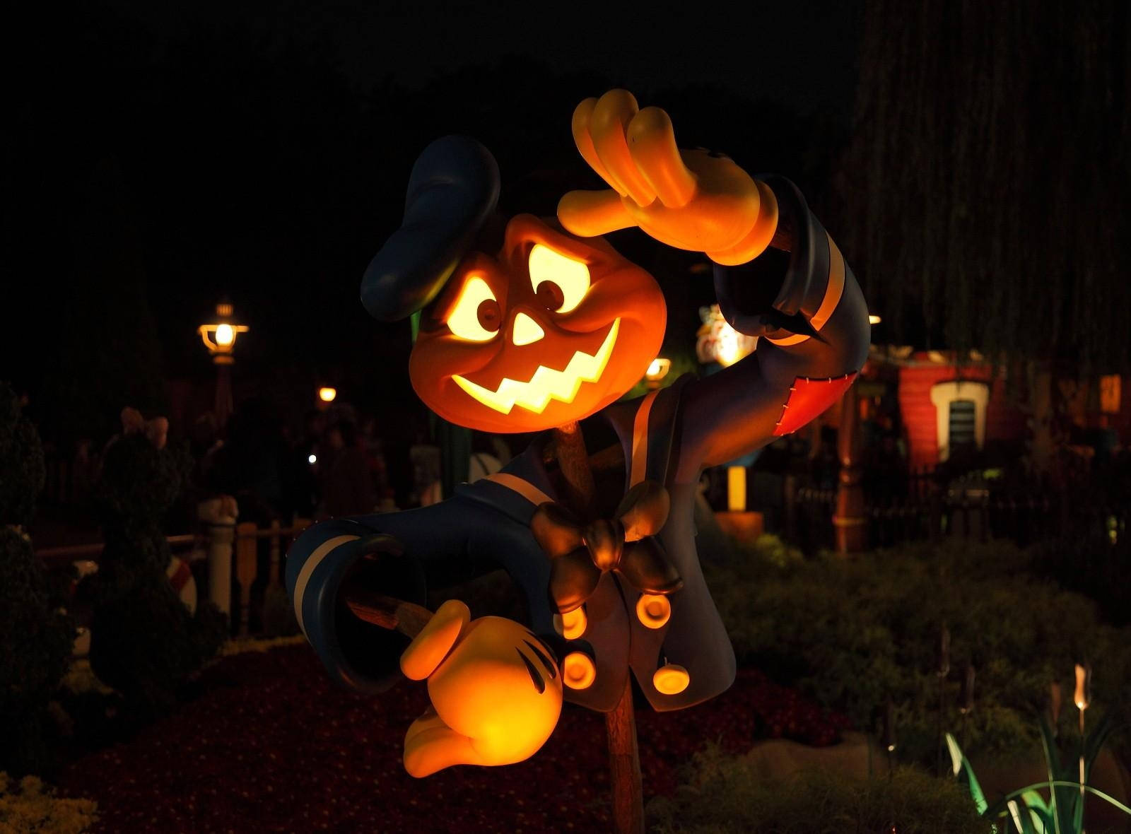 Navighează prin noapte într-o barcă-dovleac de Halloween! Fundal