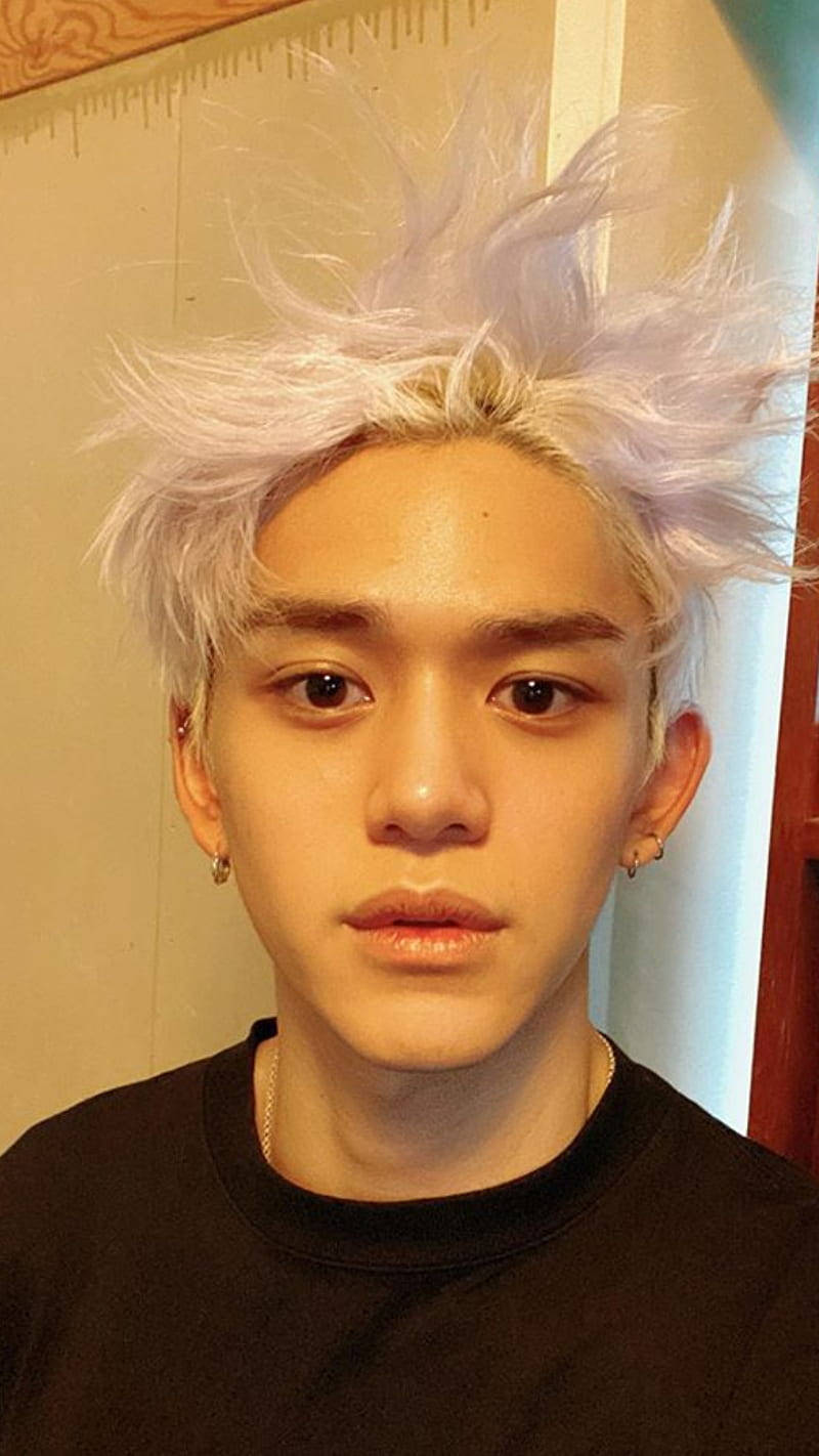 Nct Lucas cu părul alb Fundal