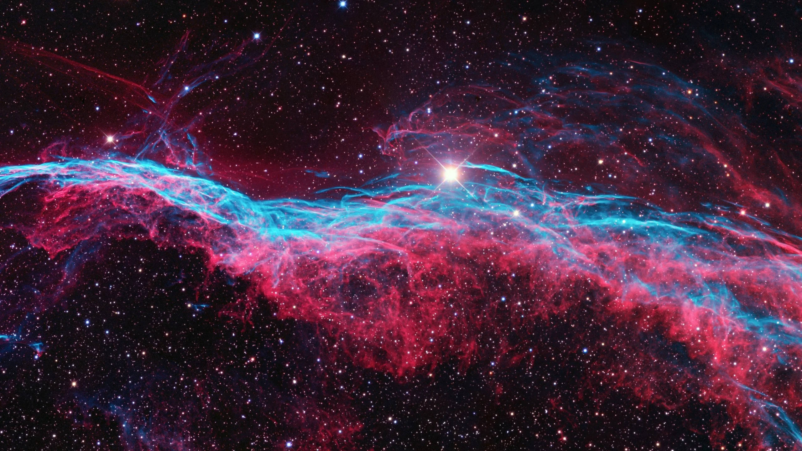 Nebuloasă roz în spațiu 2560x1440 Fundal