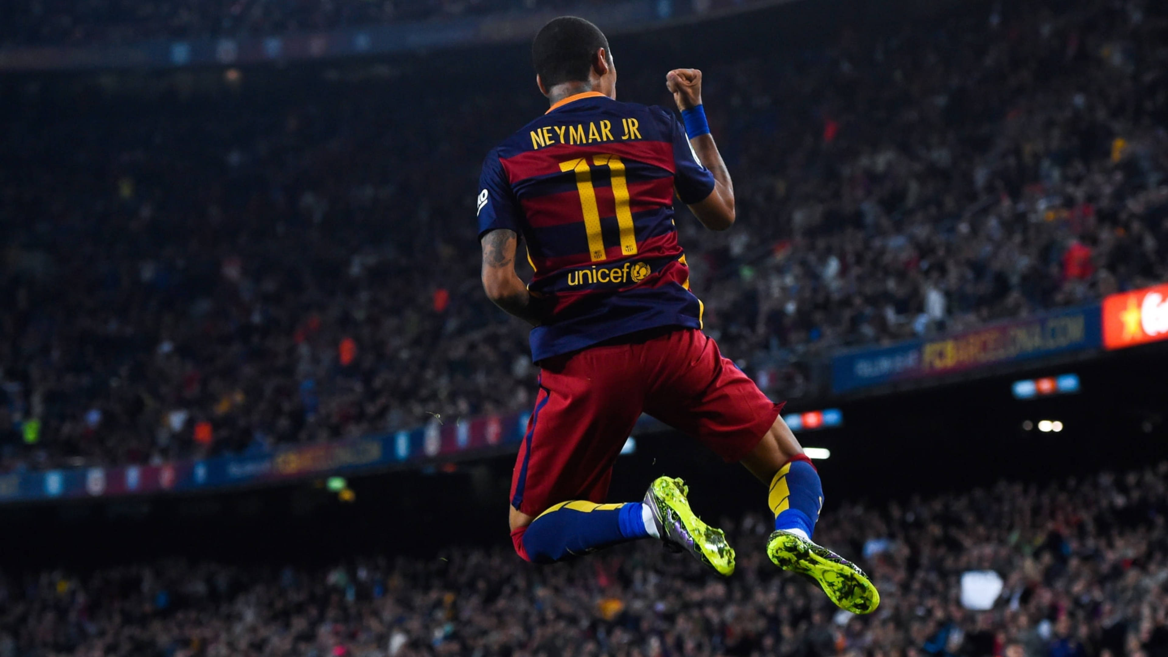 Neymar 4K Sărind în Triumf Fundal