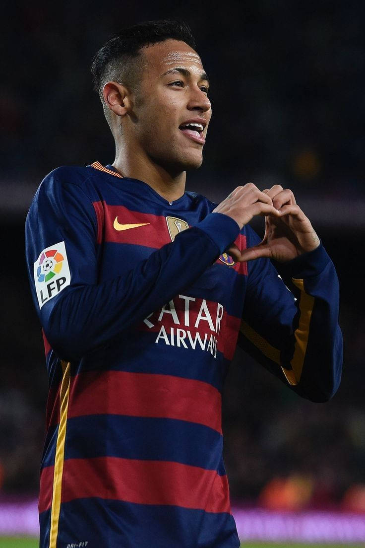 Neymar depășește adversarii cu simbolul inimii în mână Fundal