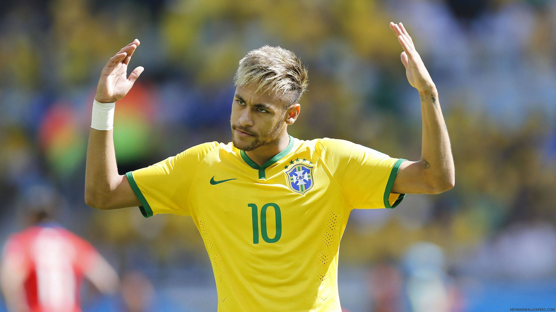 Neymar Jr. etalează faimosul său echipament brazilian cu numărul 10 Fundal