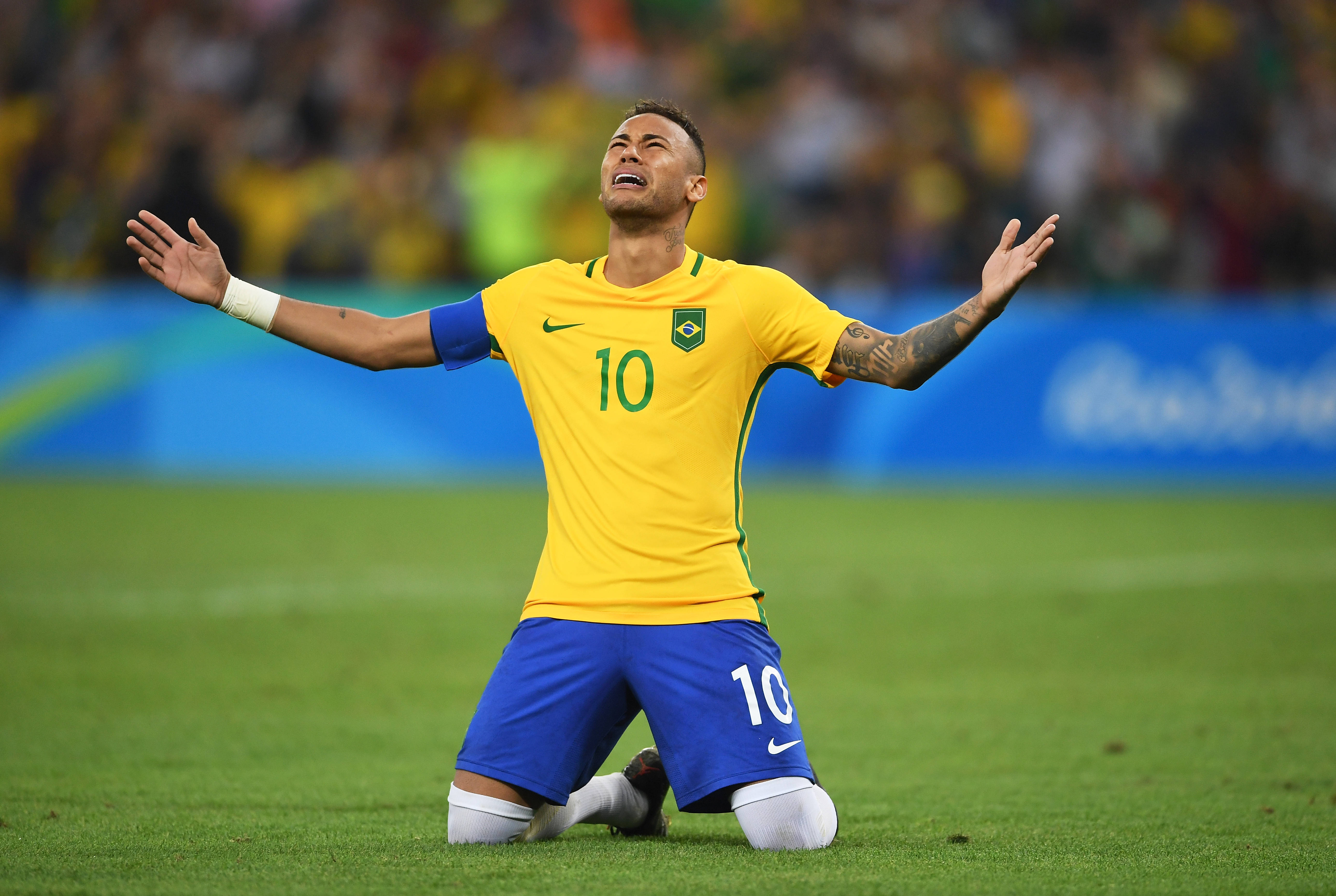 Neymar Jr în genunchi cool Fundal