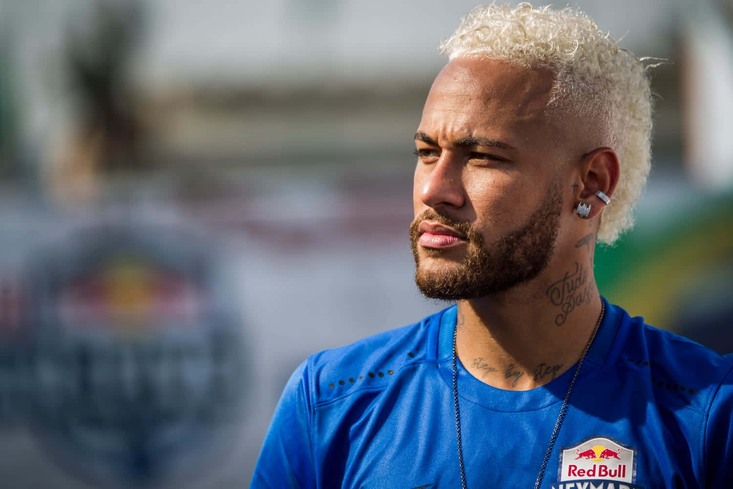 Neymar pe Teren Fundal