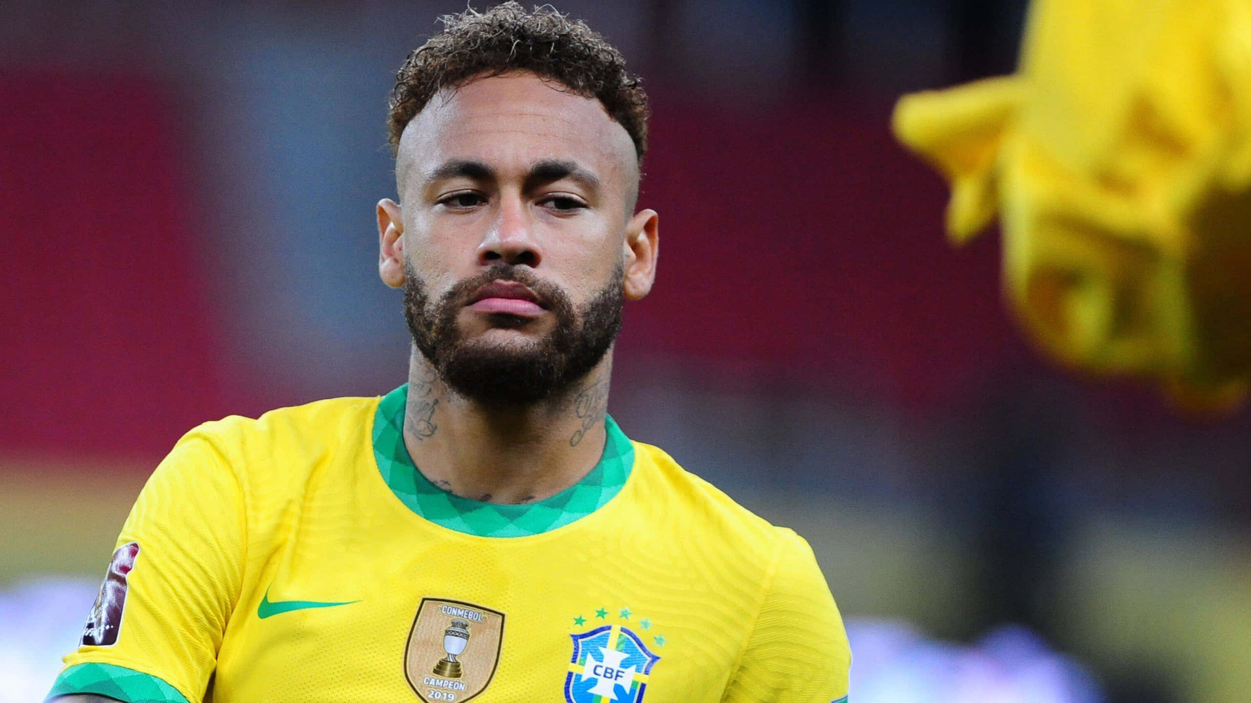 Neymar pe terenul de fotbal, deschizând drumuri Fundal