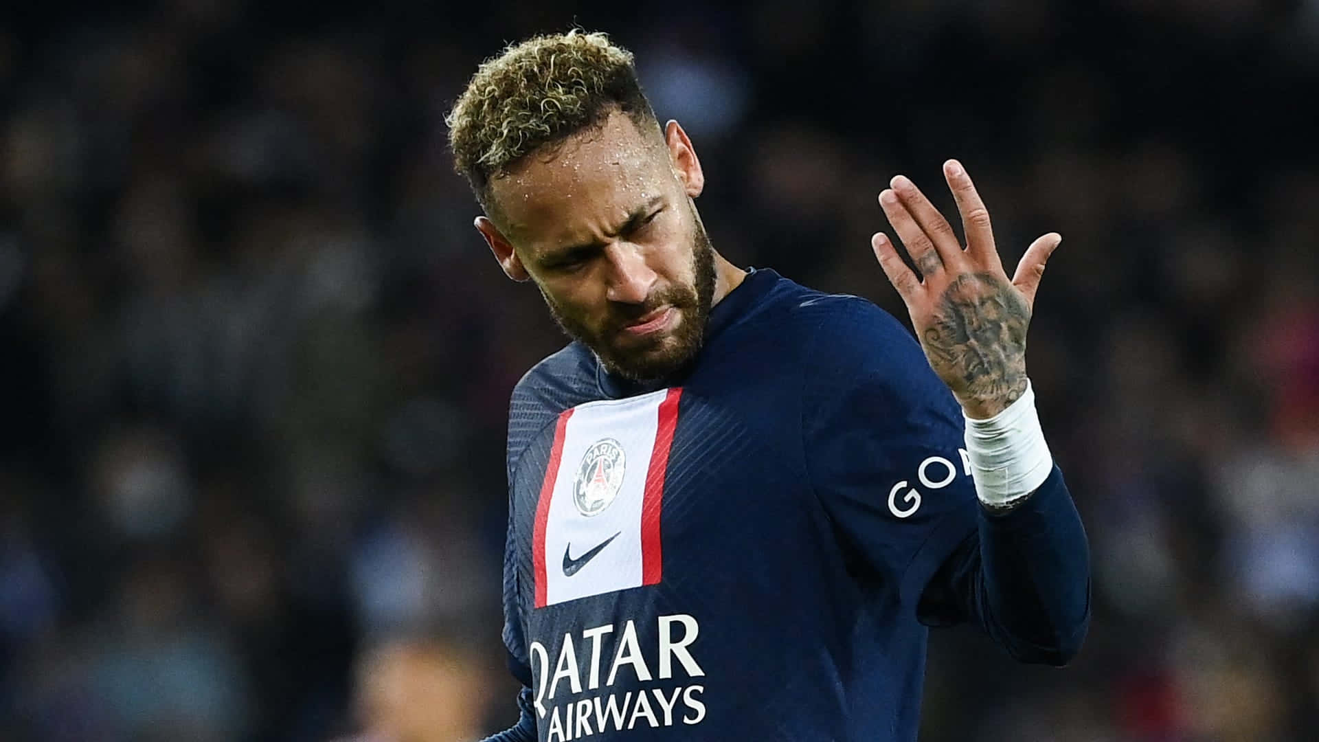 Neymar se Pregătește pentru Următorul Meci Fundal