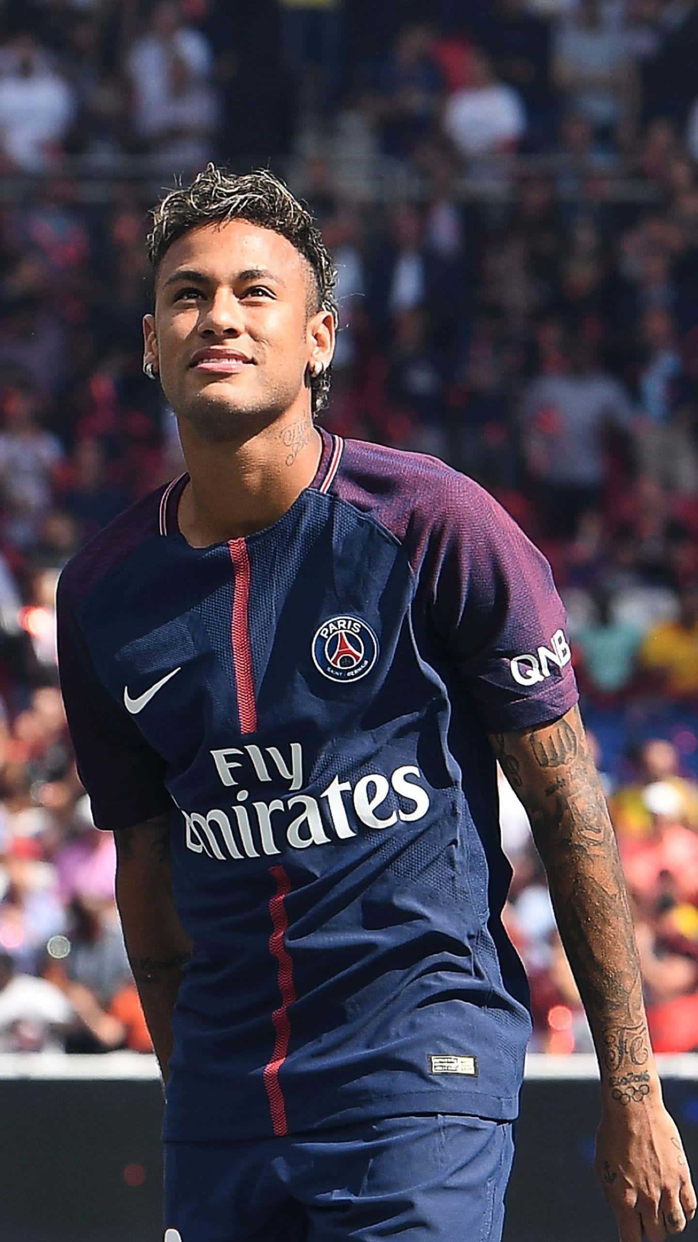 Neymar strălucește pe terenul de fotbal Fundal