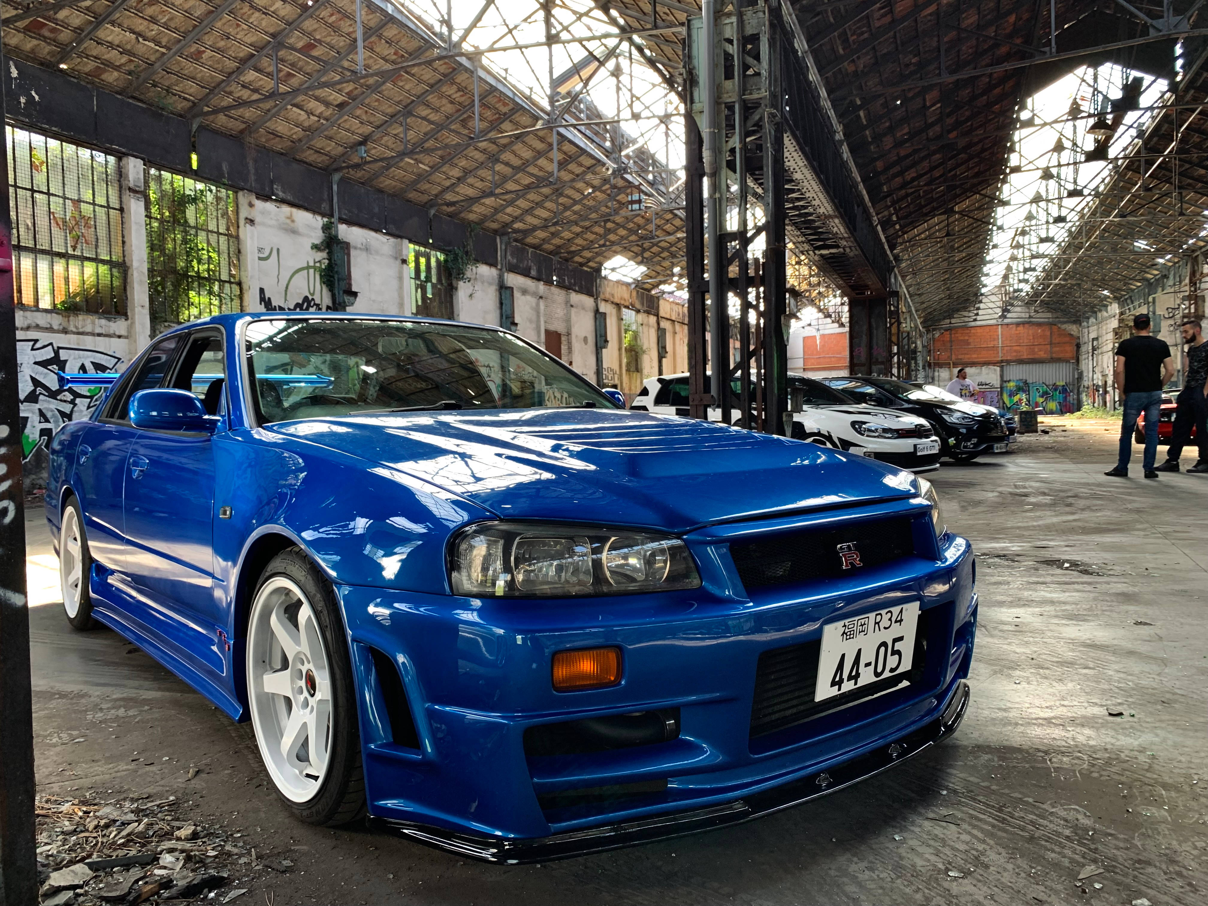 Nissan Skyline GTR R34 Albastru Lucios Fundal