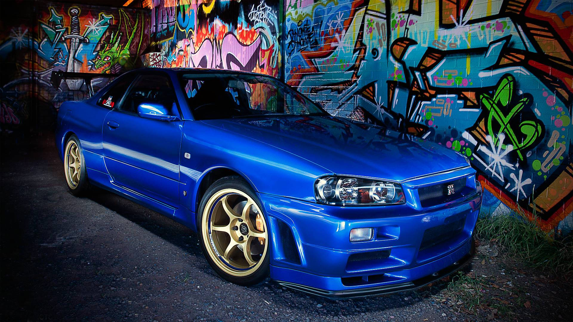 Nissan Skyline Gtr R34 lângă Graffiti Fundal