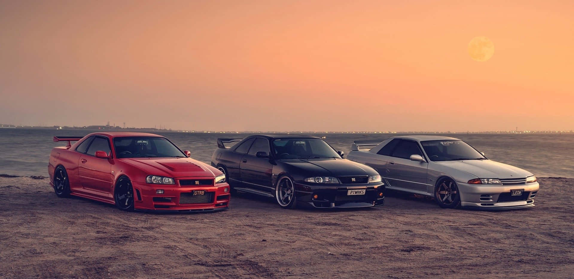 Nissan Skyline R33 GT-R care așteaptă să strălucească Fundal