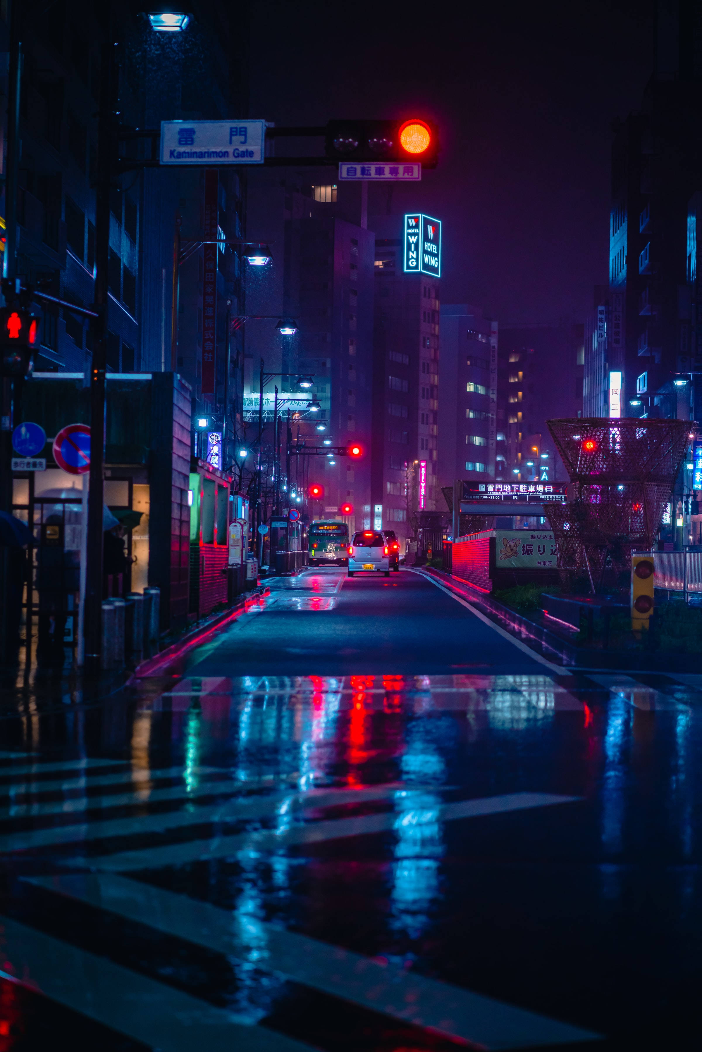 Noaptea în Tokyo Fundal