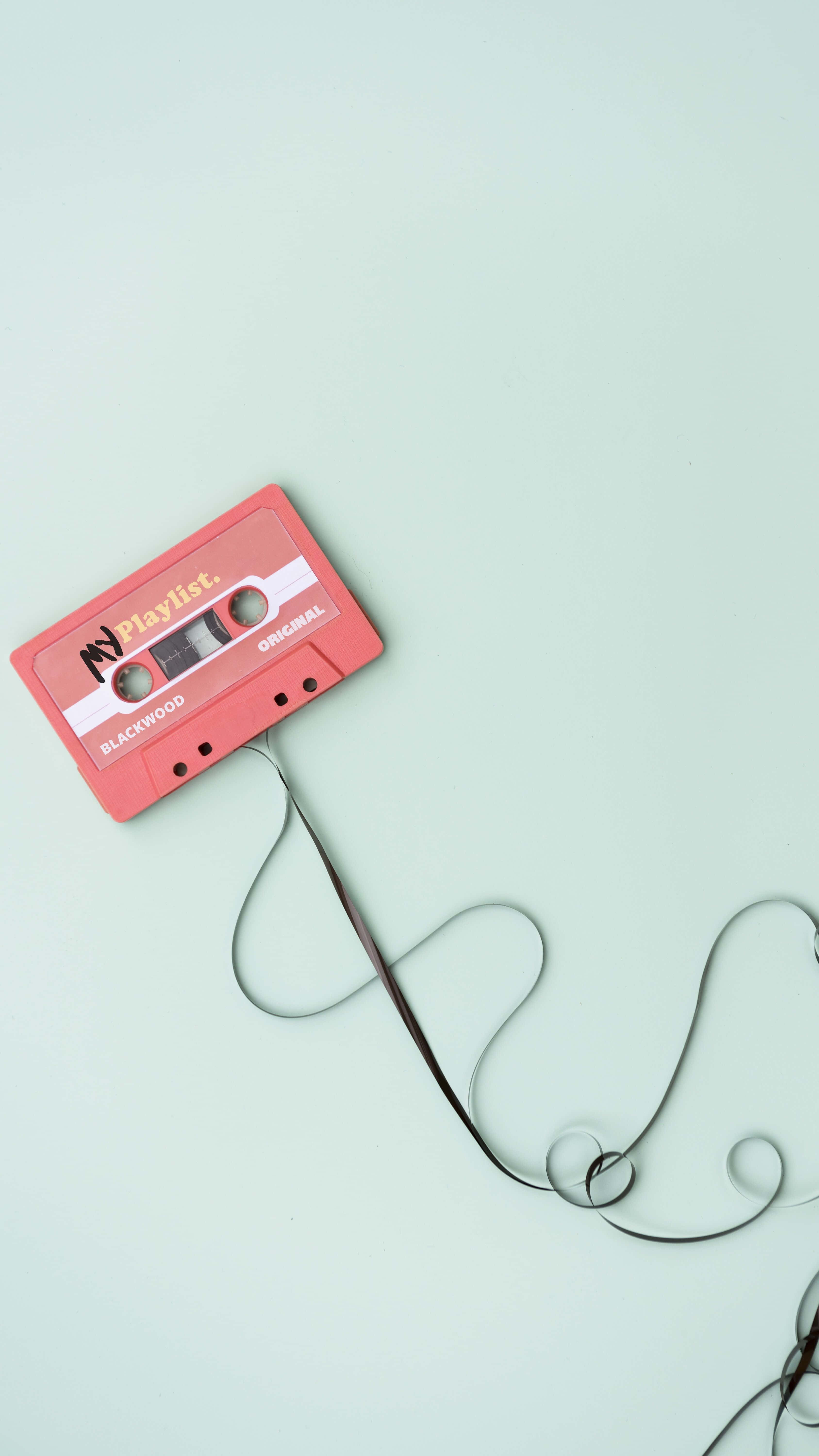 o casetă audio este conectată la un fir Fundal