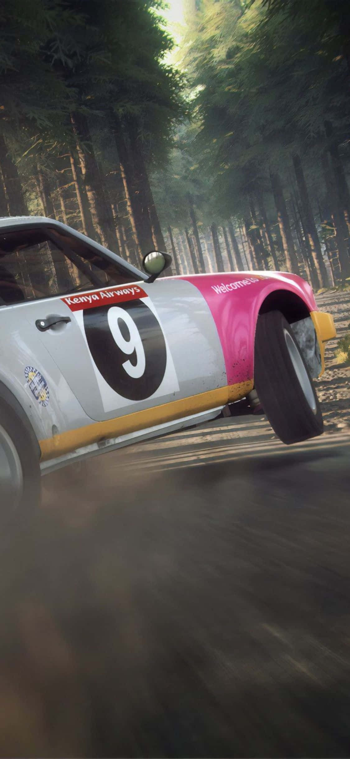 o mașină de rally conducând prin pădure Fundal