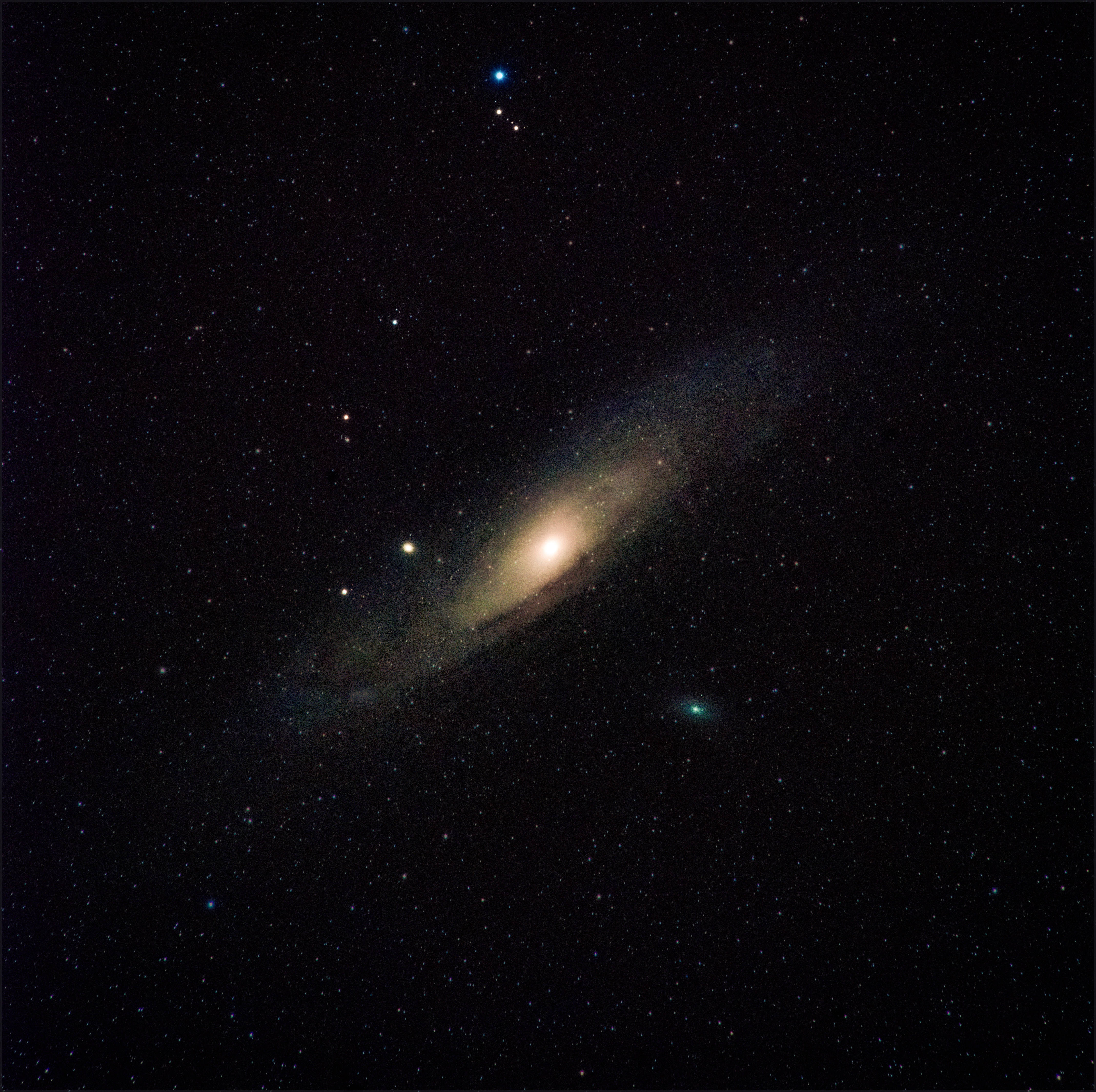 O priveliște uimitoare a unei galaxii eliptice și a stelelor Fundal