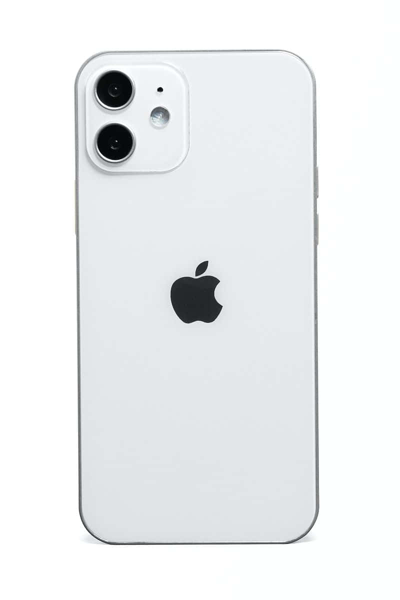 Ocean albastru închis superb cu peisaj marin dramatic pe ecranul iPhone 12 Fundal