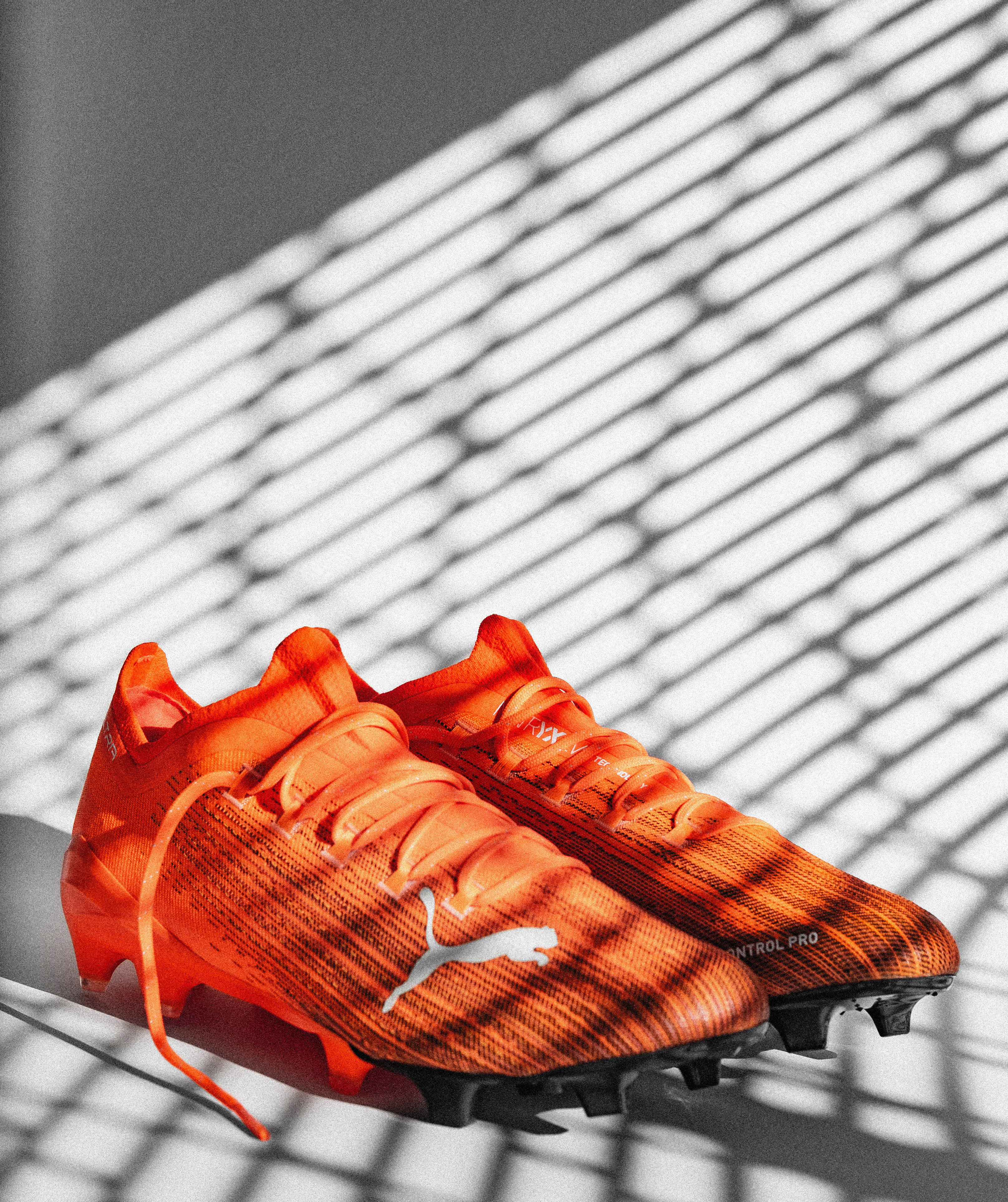 Orange Puma Ultra 1.1 Fundal