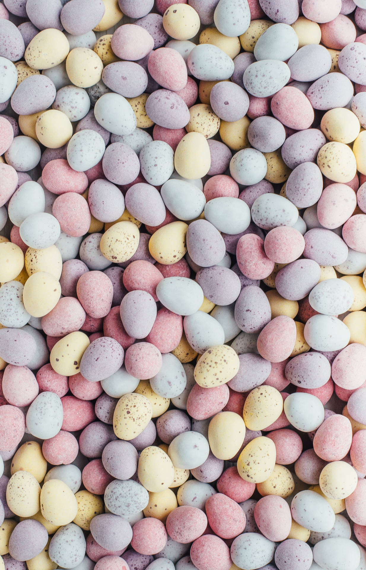 Ouă de Paște colorate adunate împreună — Pastel Fundal