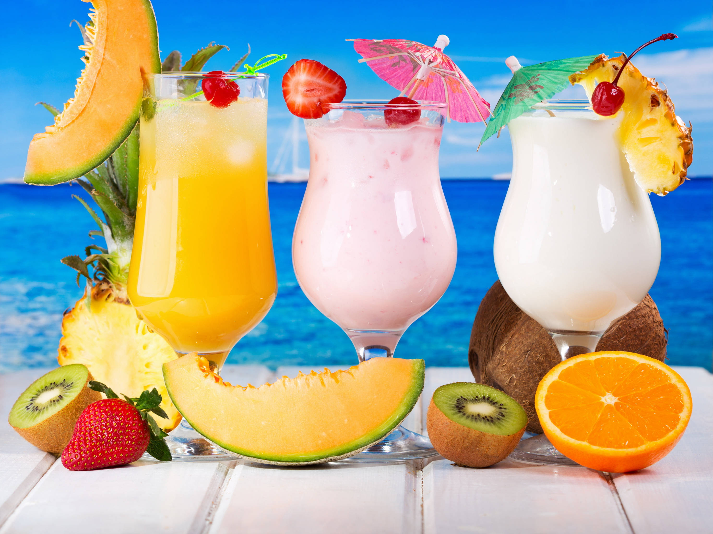 Pahare Fructate de Băuturi Tropicale Fundal
