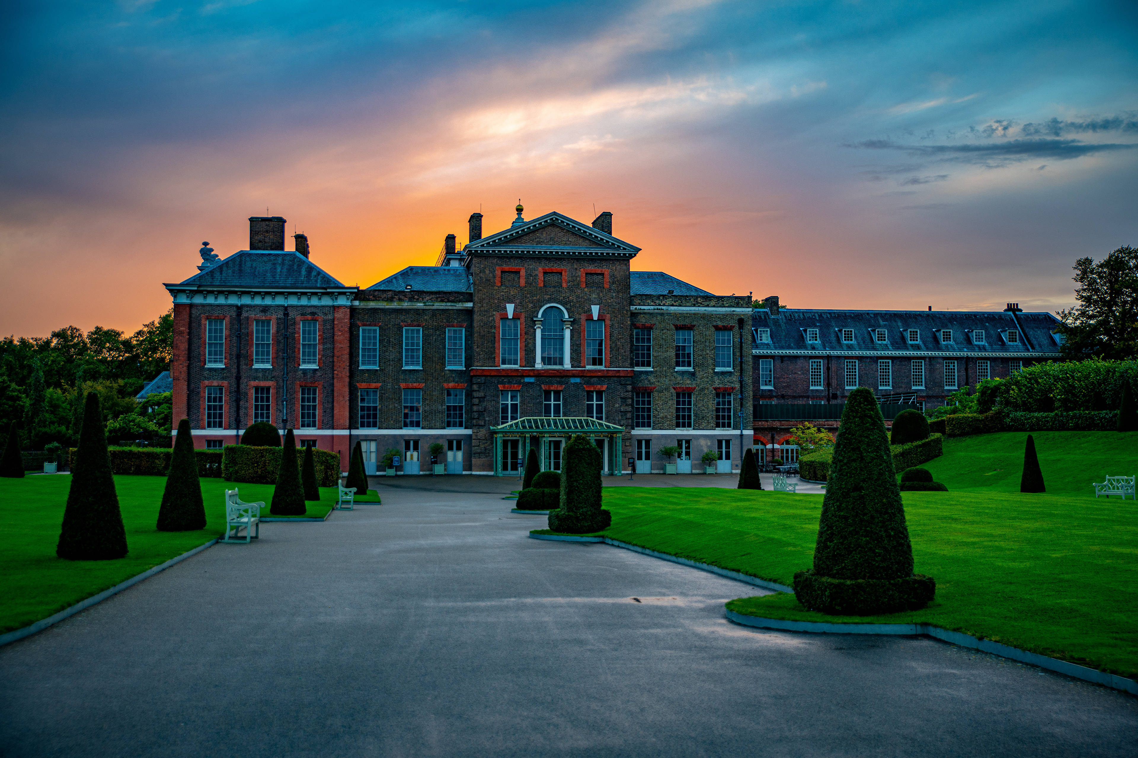 Palatul Kensington fotografiat la apus Fundal