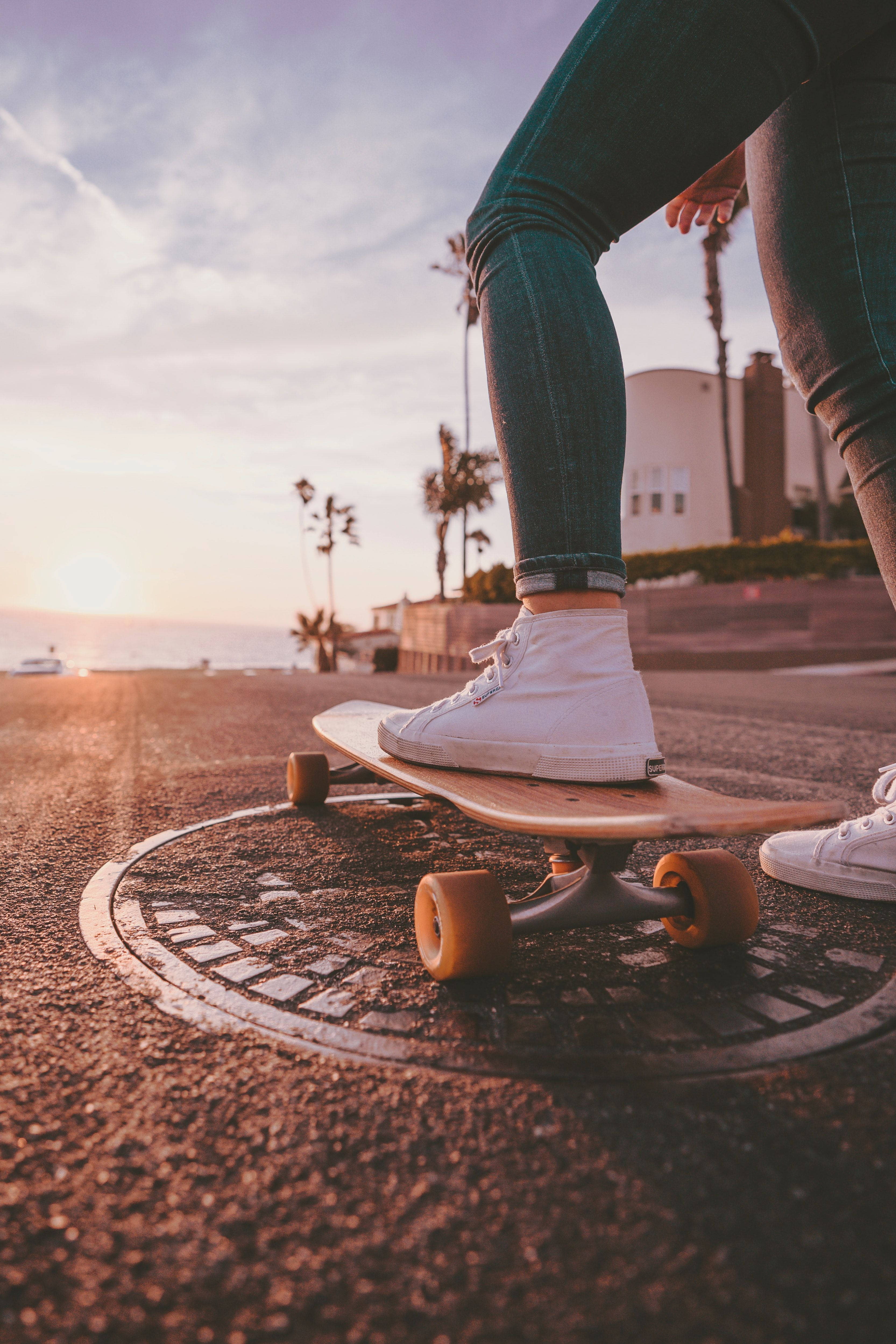 Pantof Pe Skateboard Estetică Skater Cu Efect de Raze de Soare Fundal