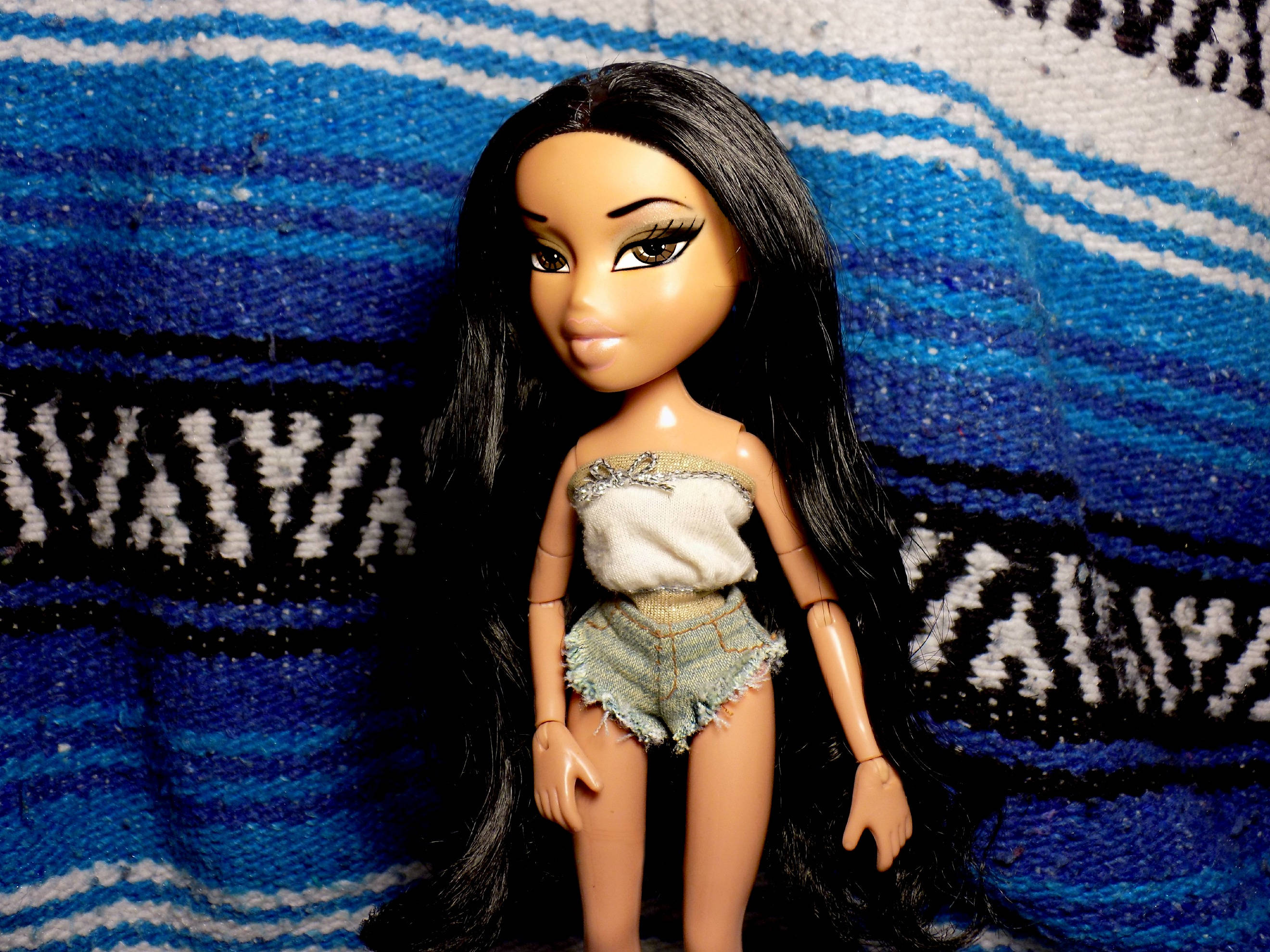 Papusa Bratz estetica de jucarie Fundal