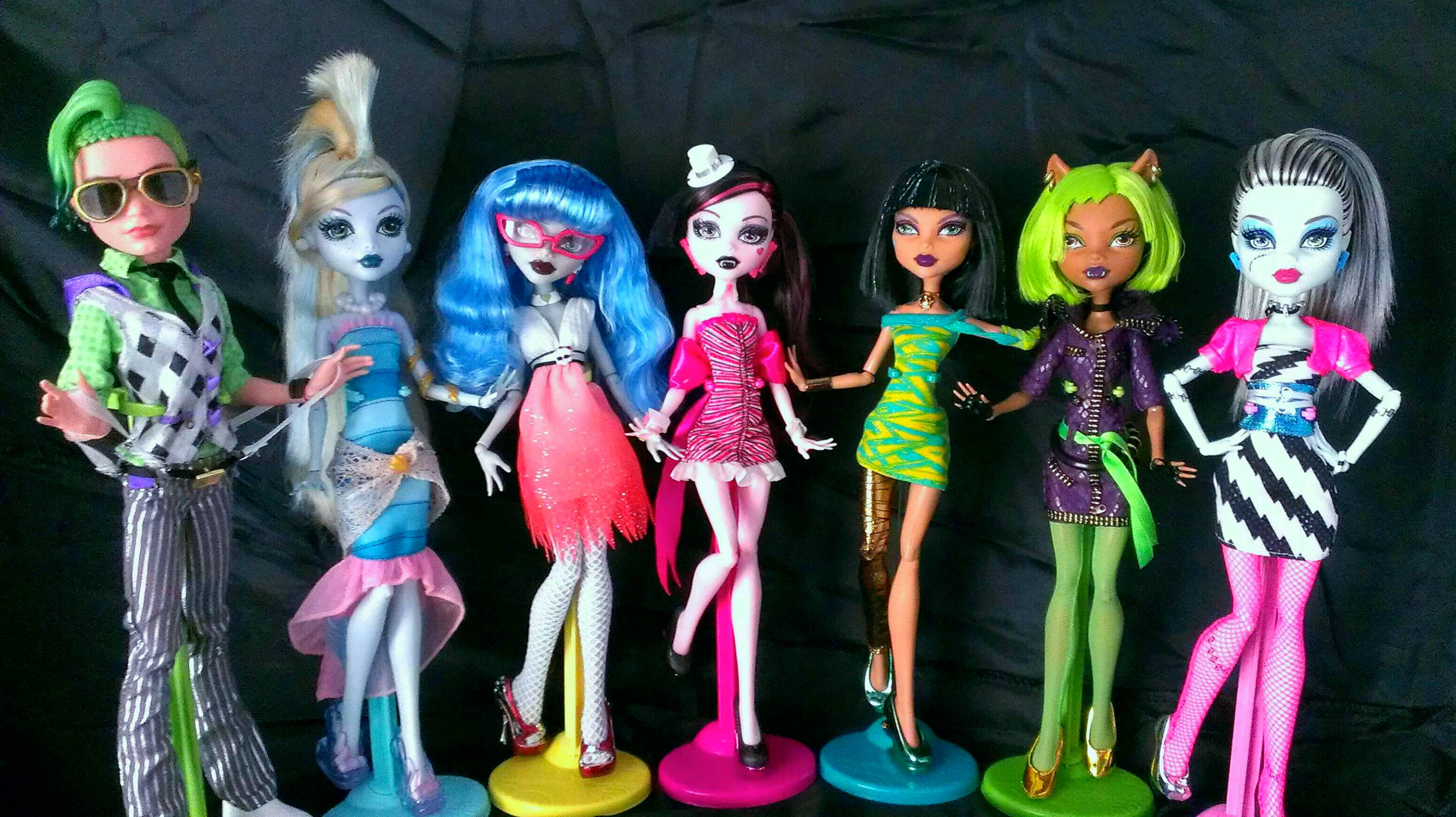 Păpuși Bratz Aesthetic Disco Fundal