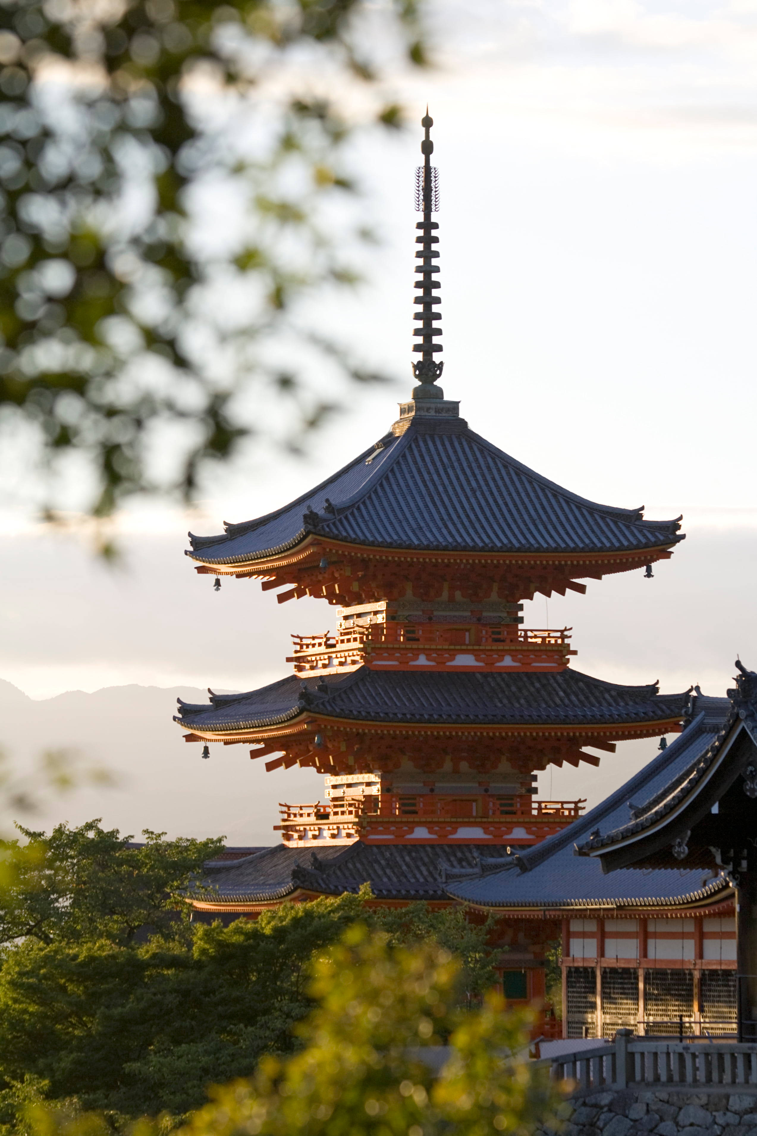 Peisaj cu pagodă în Japonia pentru ecran de iPhone Fundal