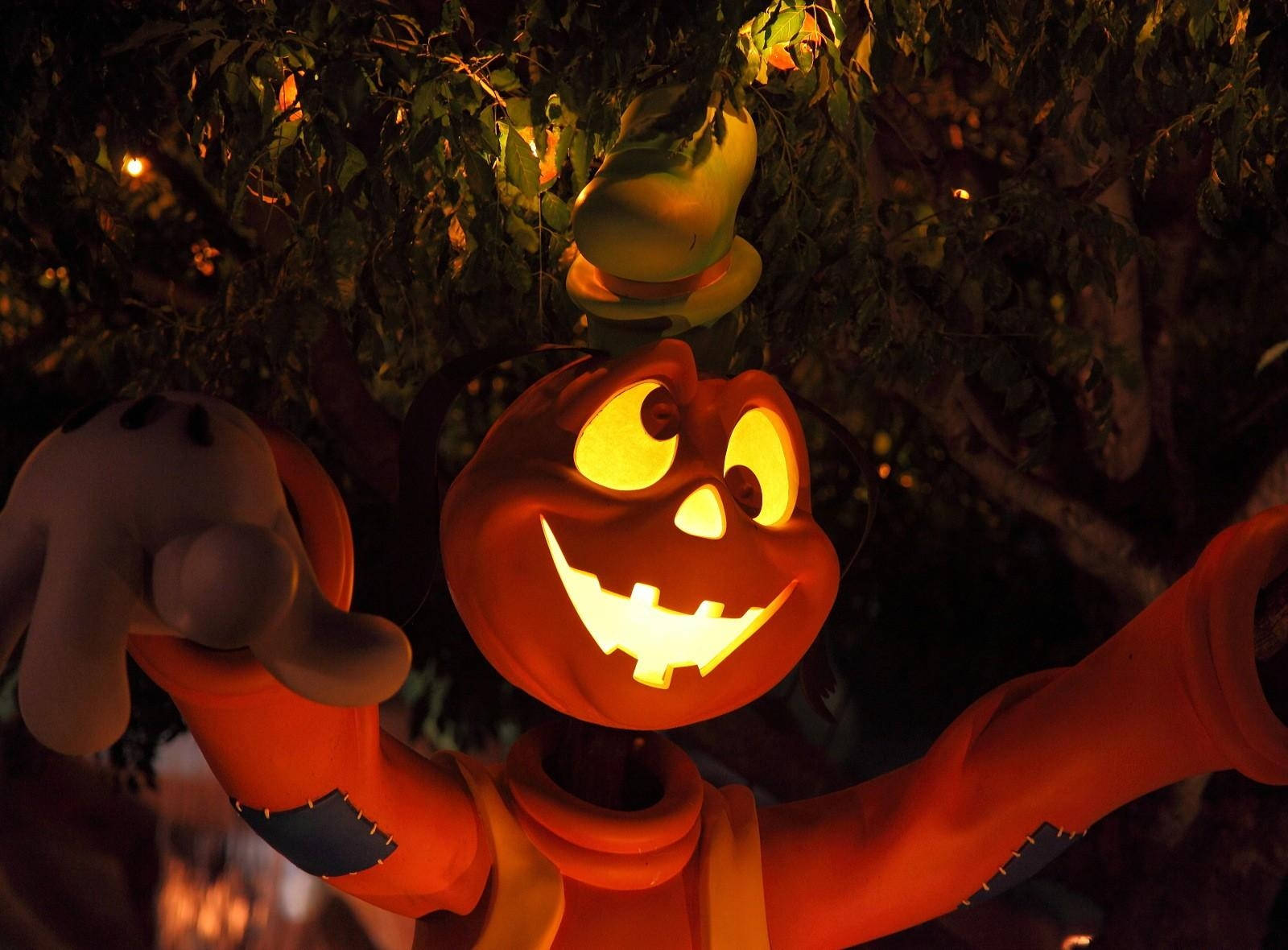 Personaj de desen animat în costum de Halloween Fundal