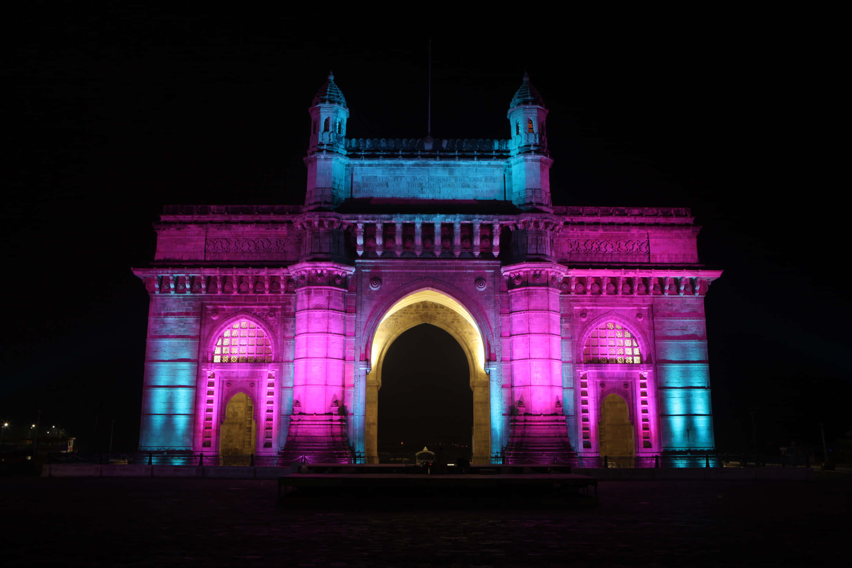Poarta către India în lumini de neon Fundal