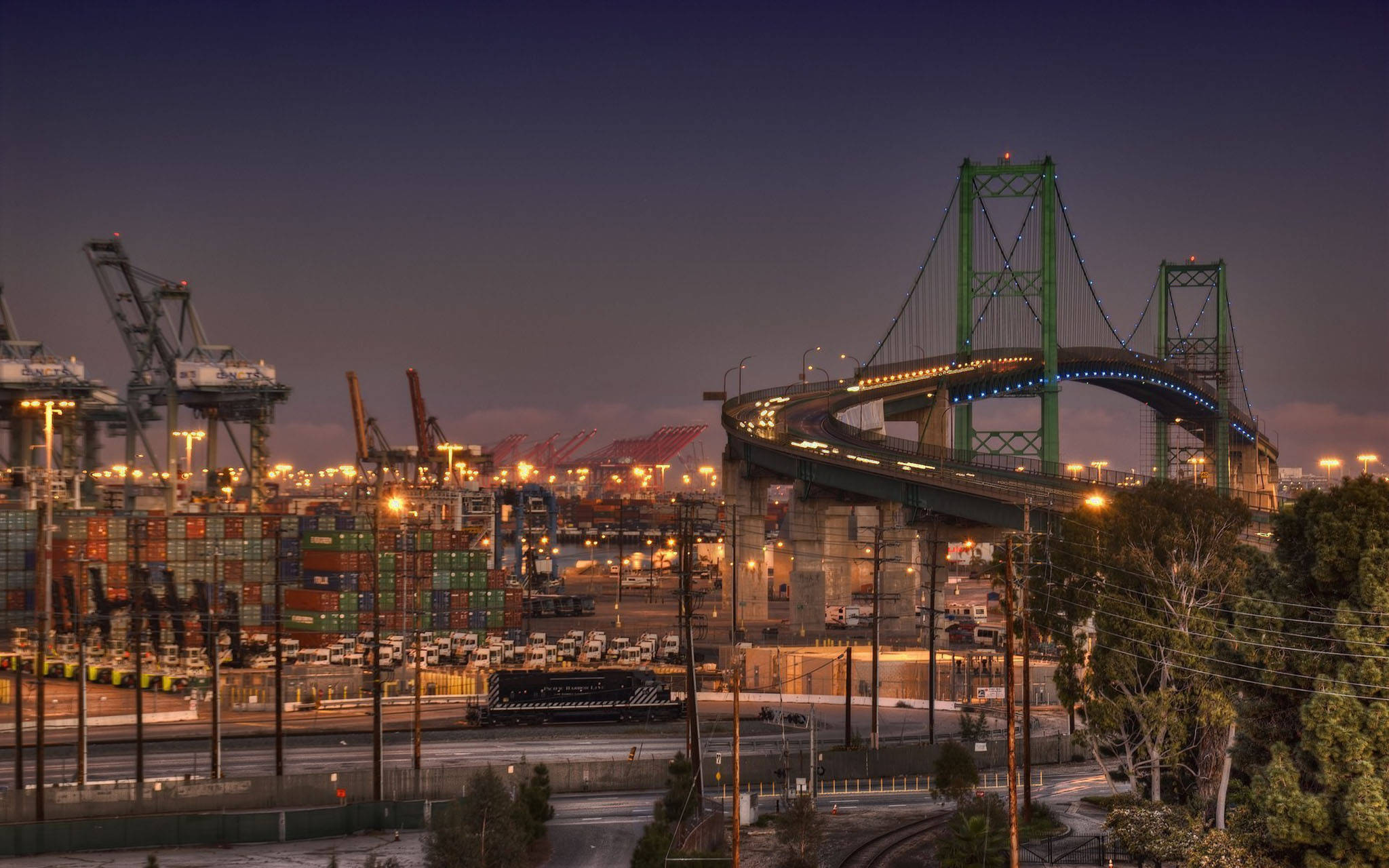Pod suspendat Los Angeles la apus Fundal