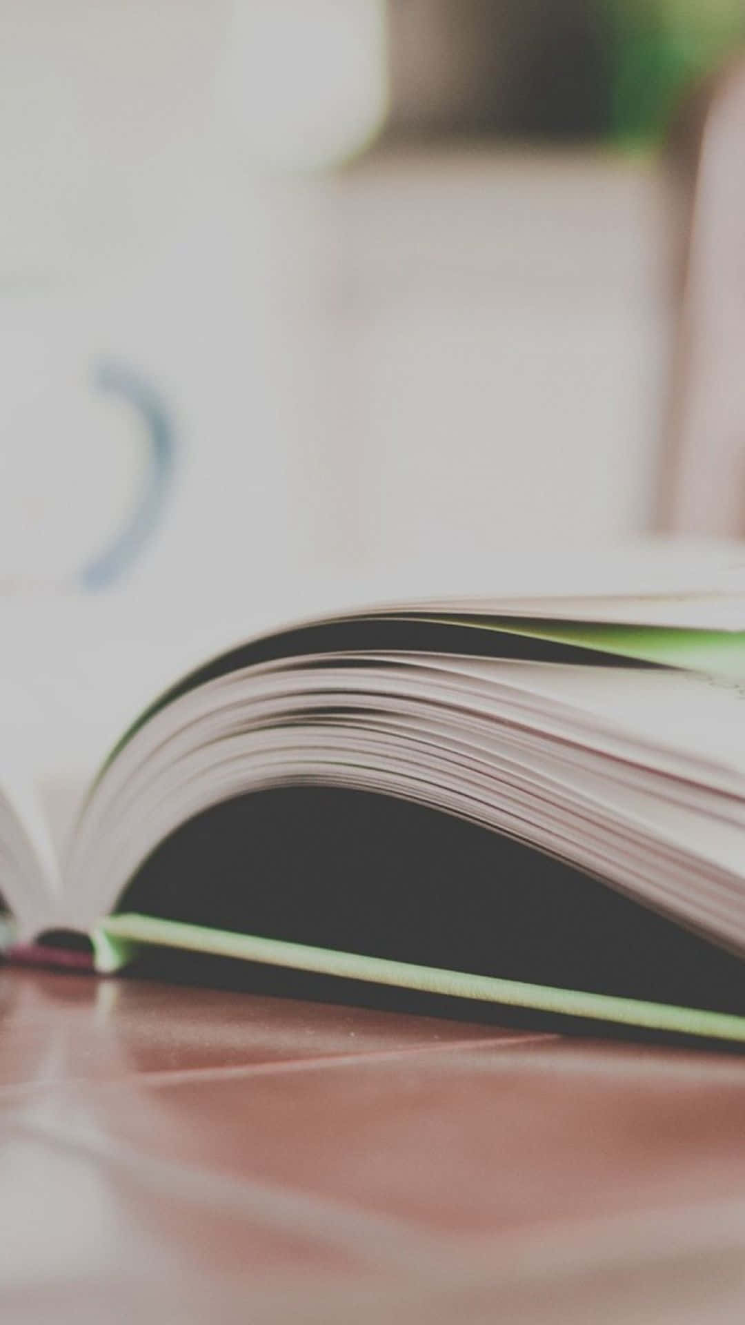 Pornește într-o călătorire a descoperirii și explorează minunile literaturii Fundal