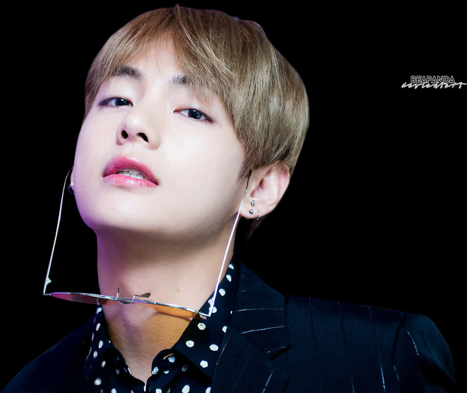 Portret Glamour al unui Membru BTS Fundal