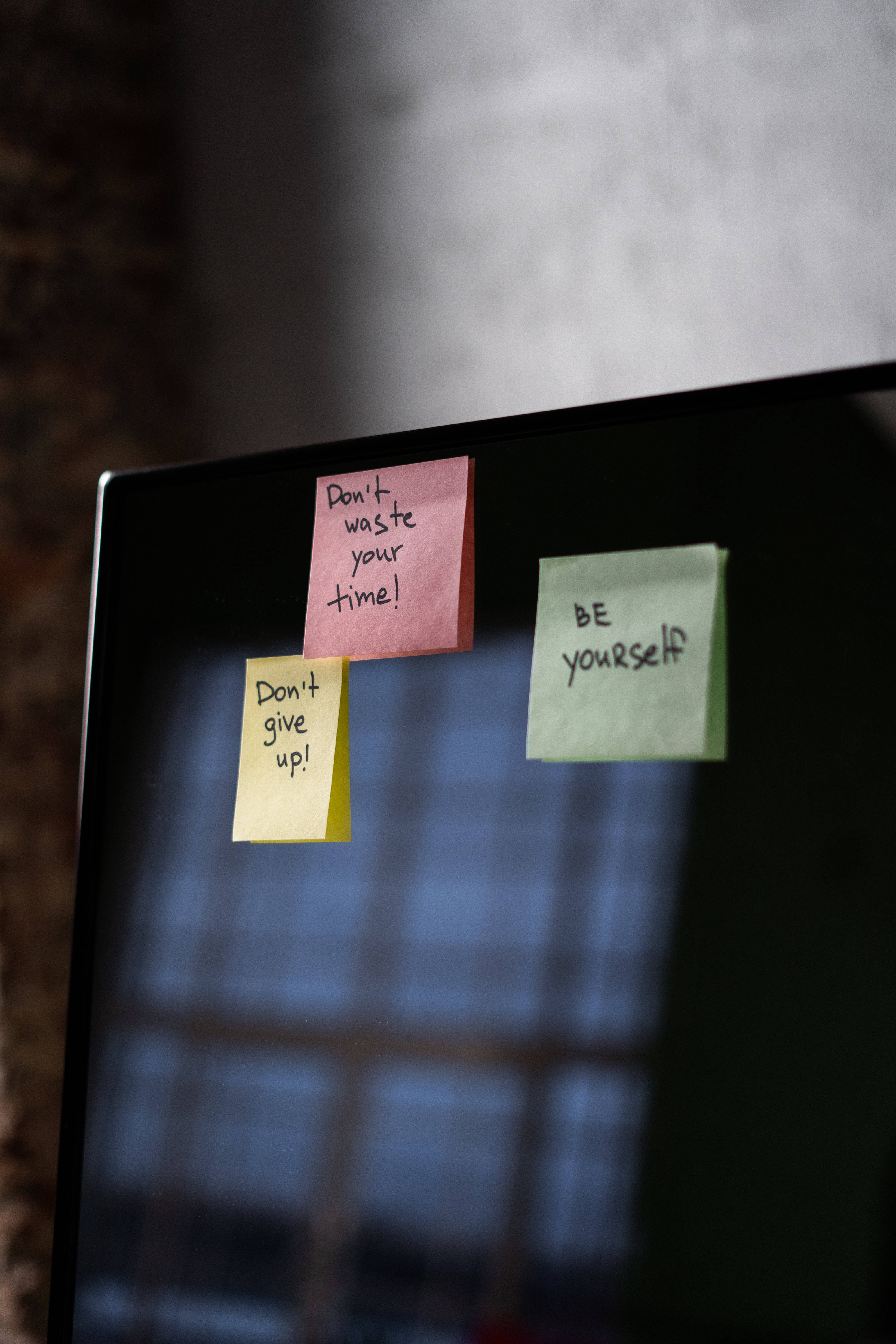 Post-It-uri Motivationale pe Ecran de Calculator Fundal