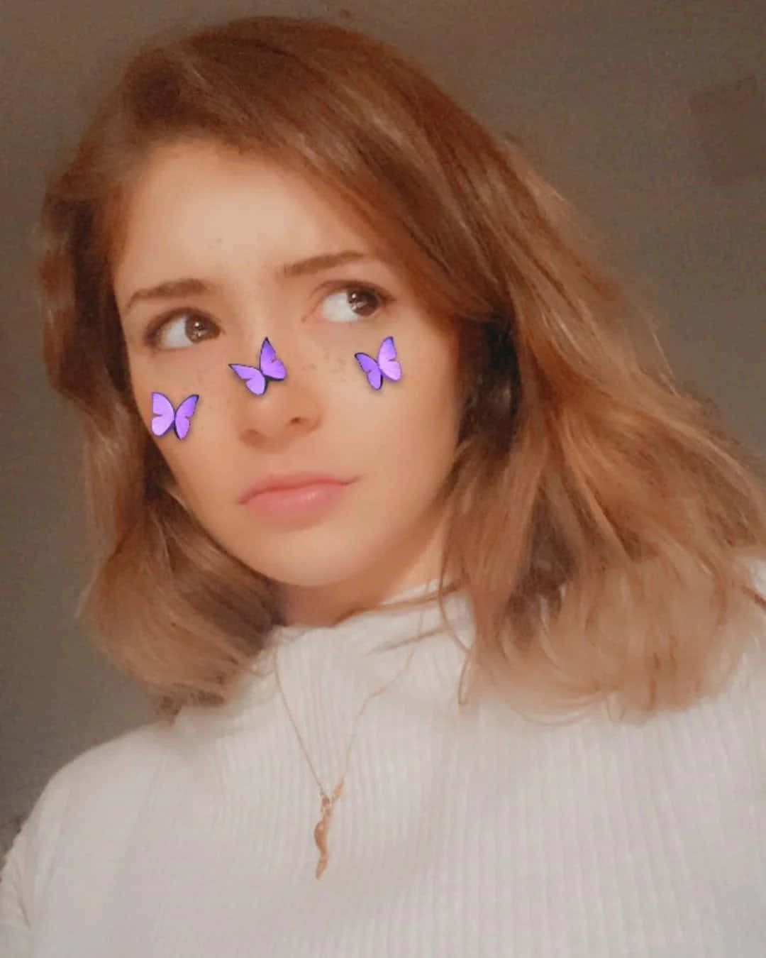 Poză cu filtru fluture pe Snapchat Fundal