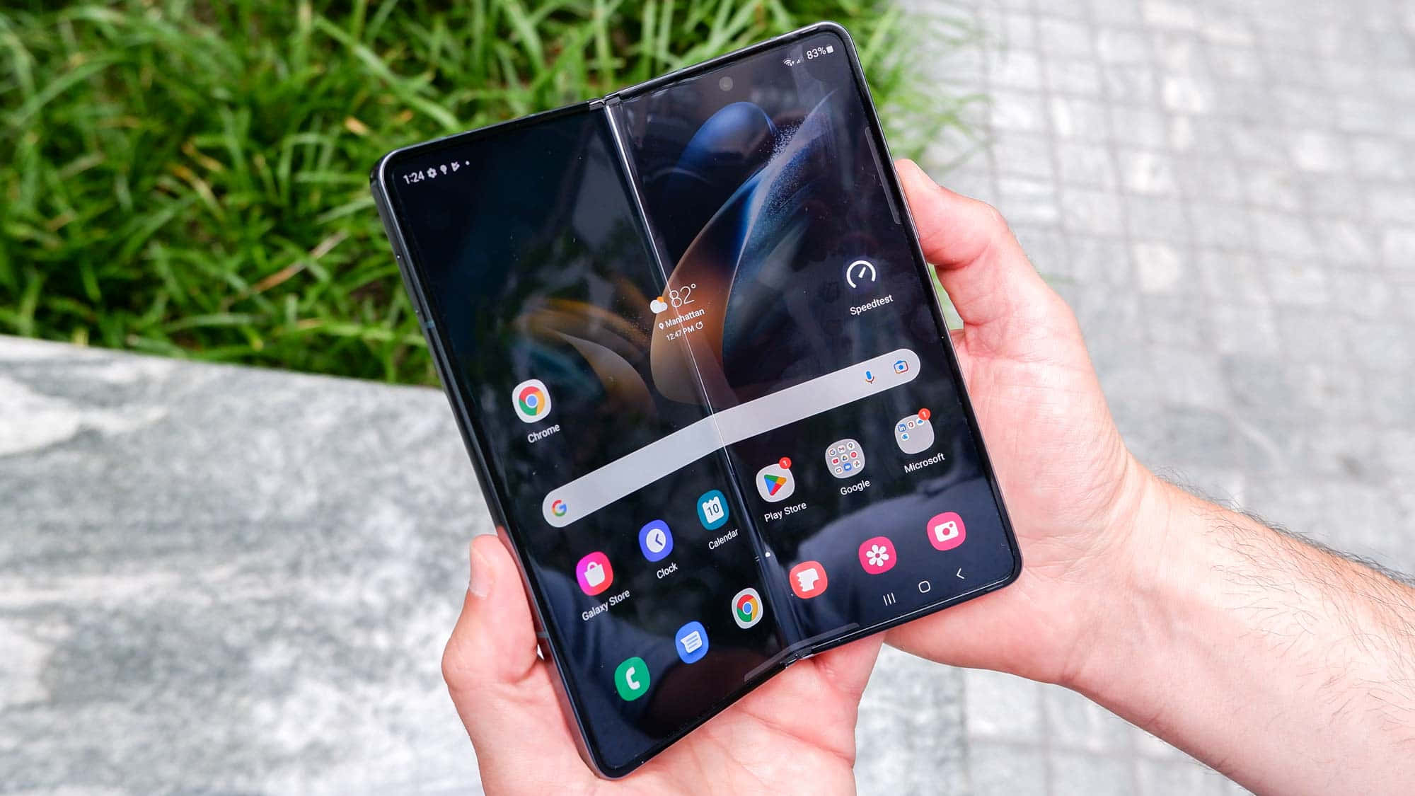 Poza cu Samsung Galaxy Z Fold 4 Fundal