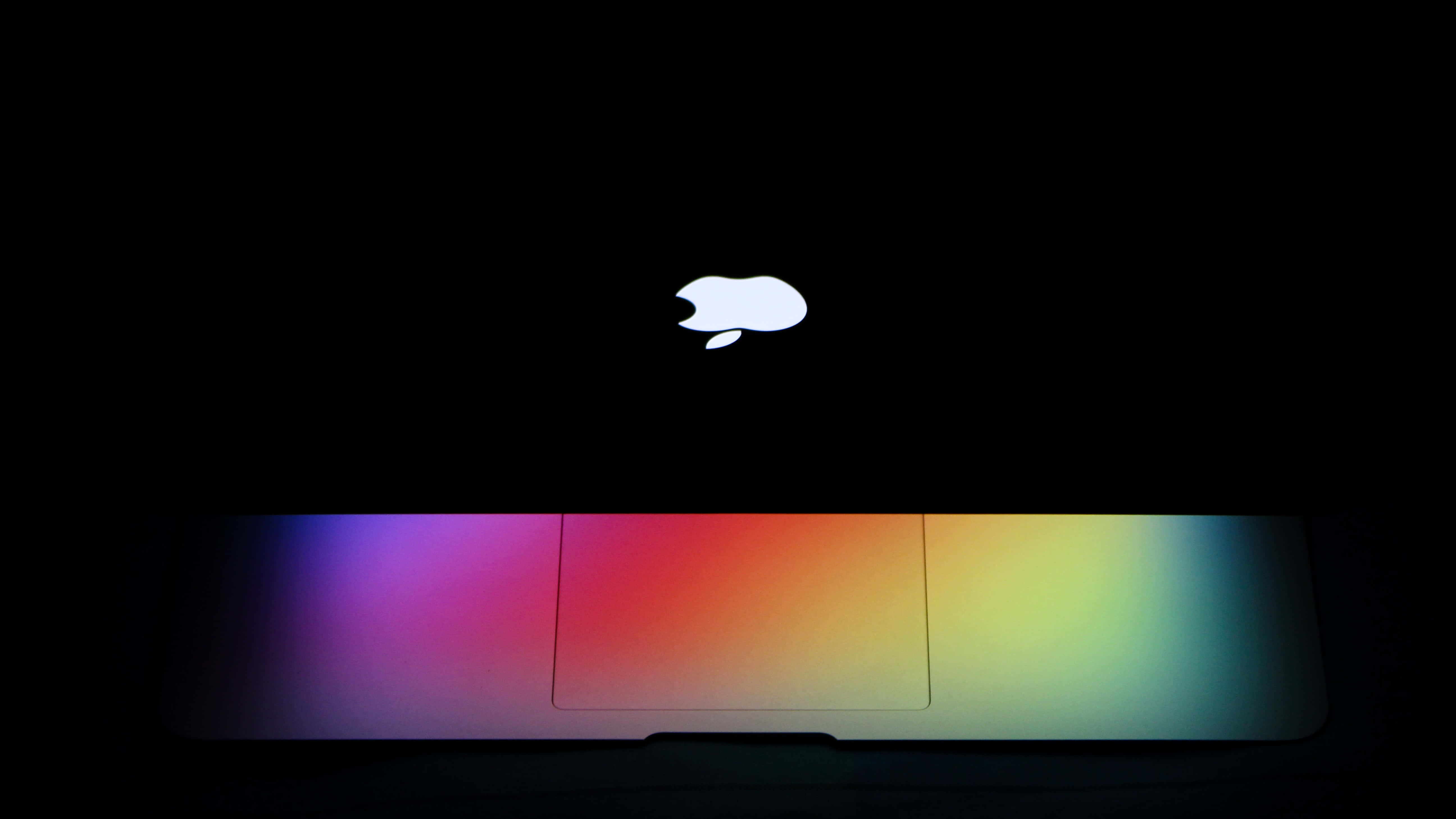 Poze estetice cu Macbook Fundal