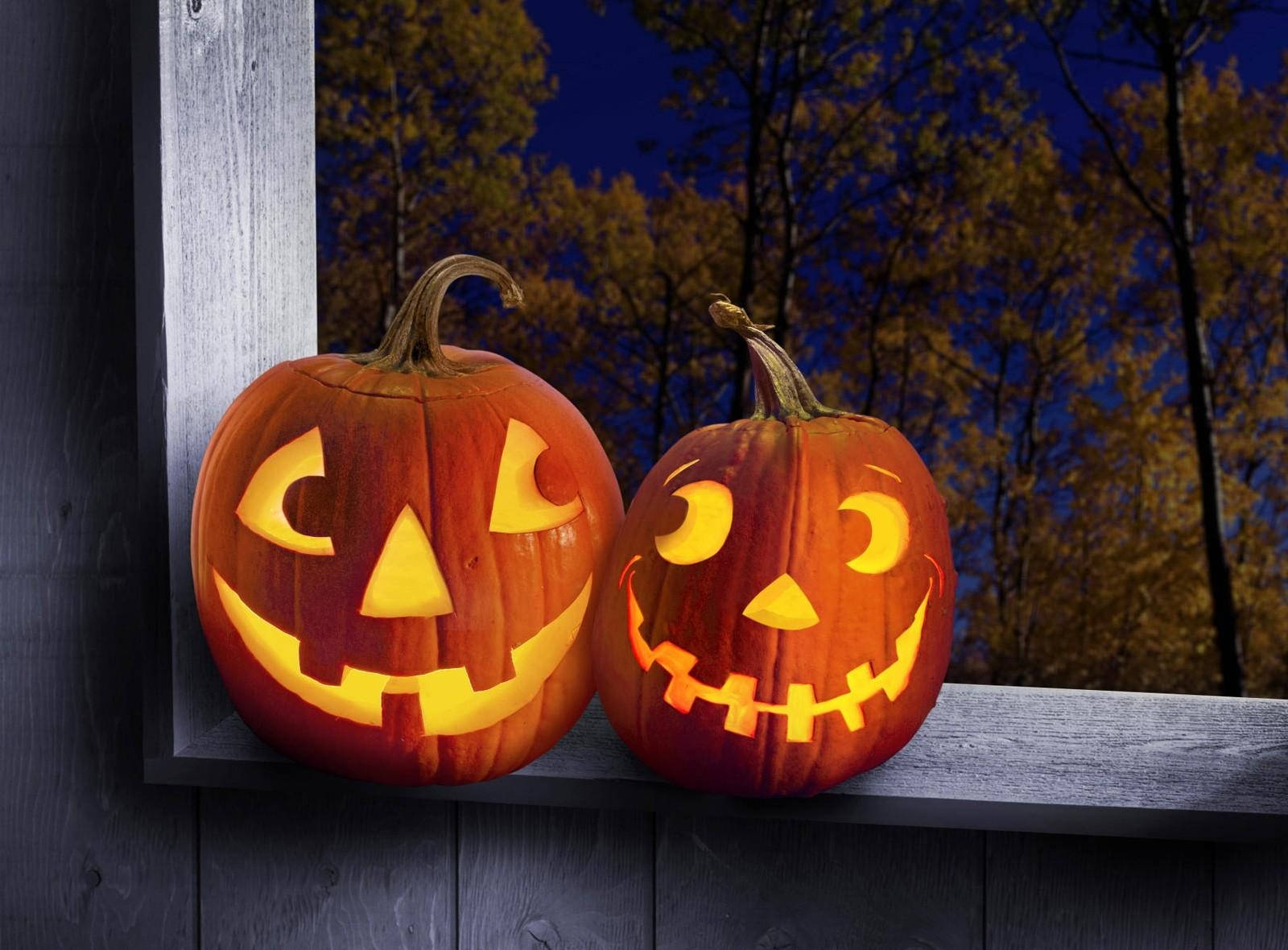 Pregătește-te de Halloween cu acești dovleci zâmbitori! Fundal